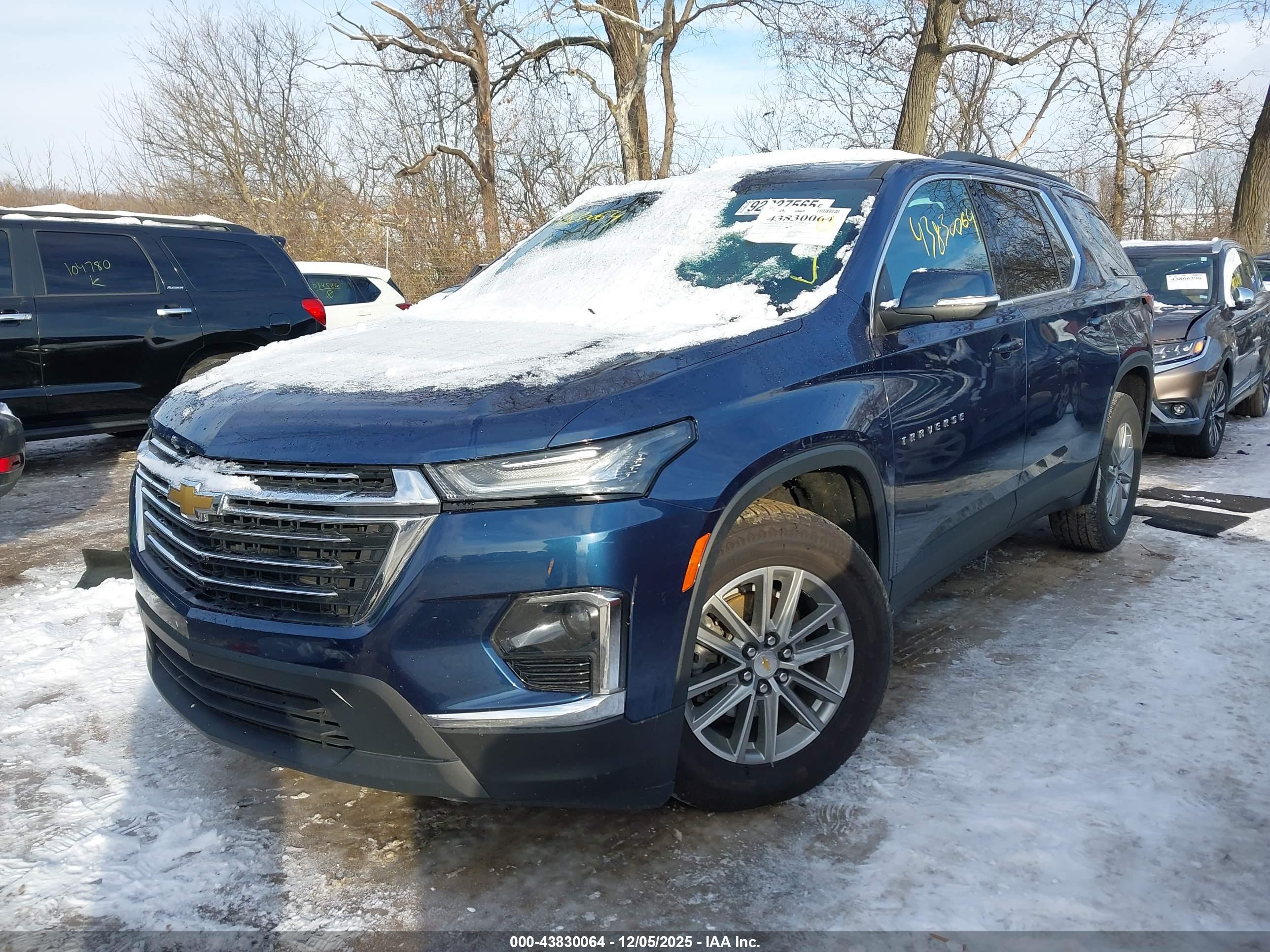 CHEVROLET TRAVERSE image 2