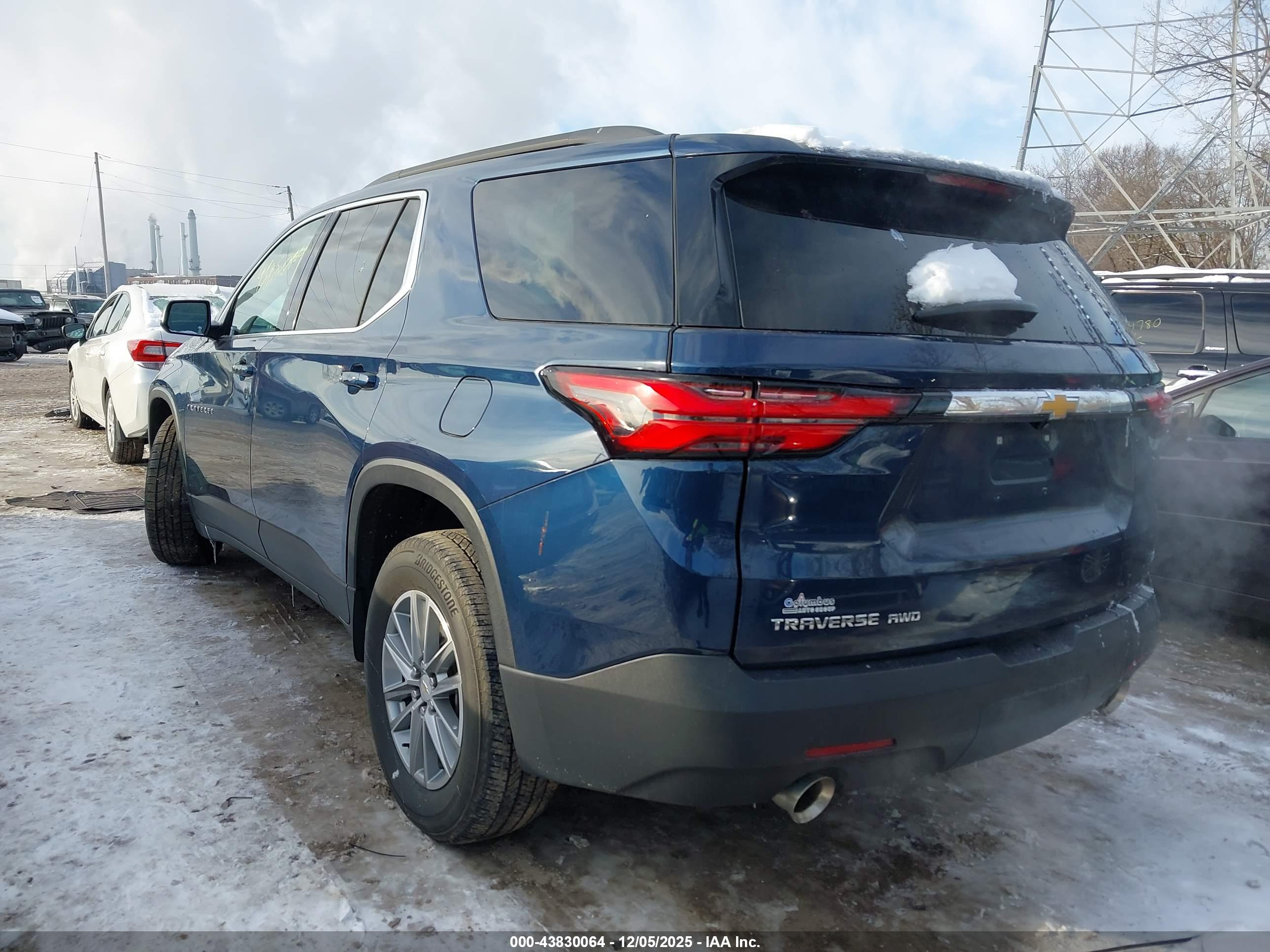 CHEVROLET TRAVERSE image 3