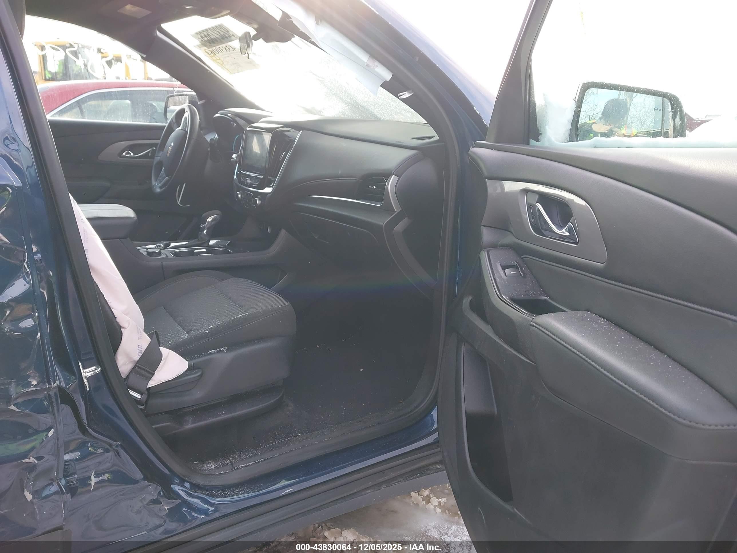 CHEVROLET TRAVERSE image 5