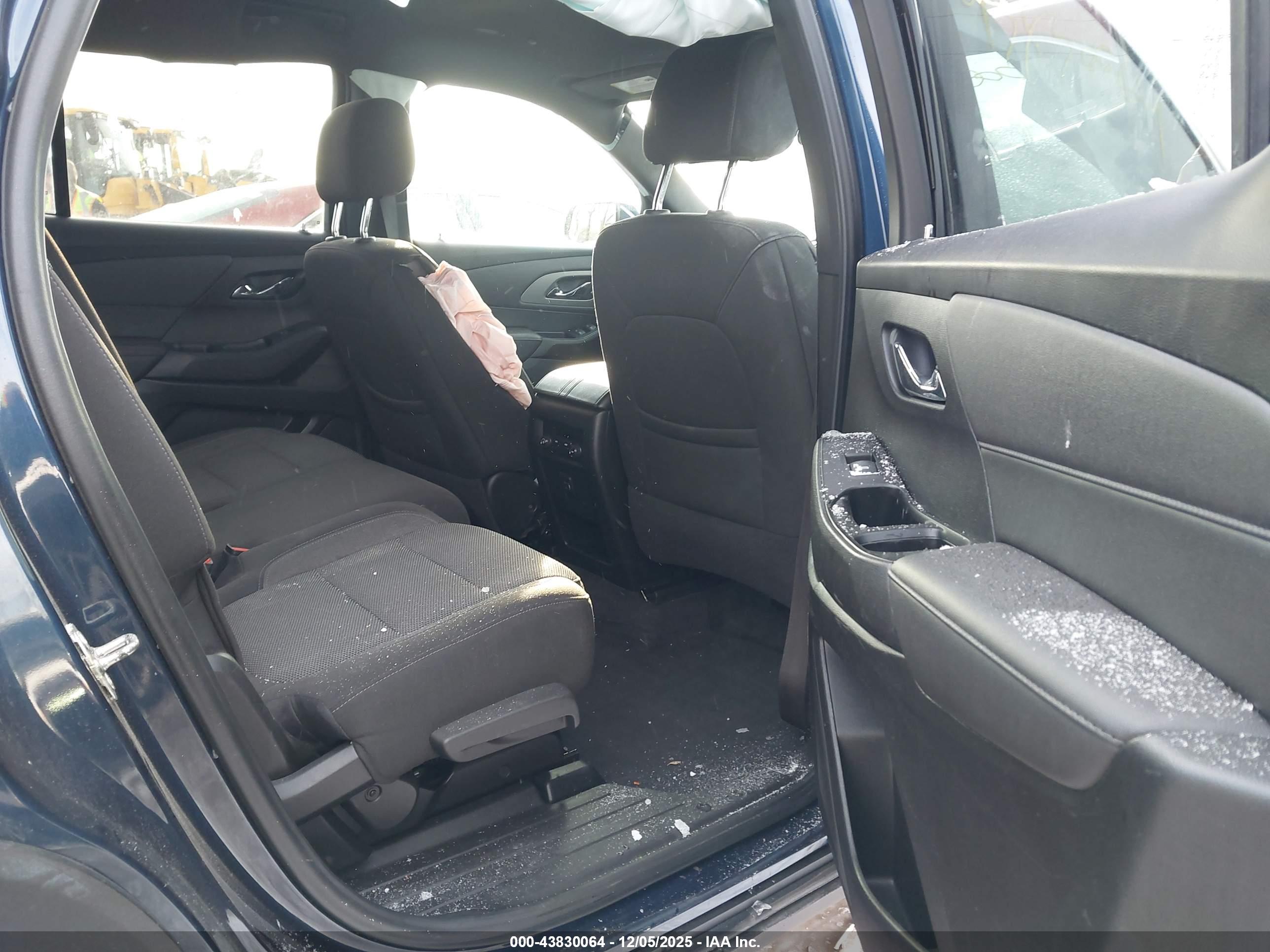 CHEVROLET TRAVERSE image 8