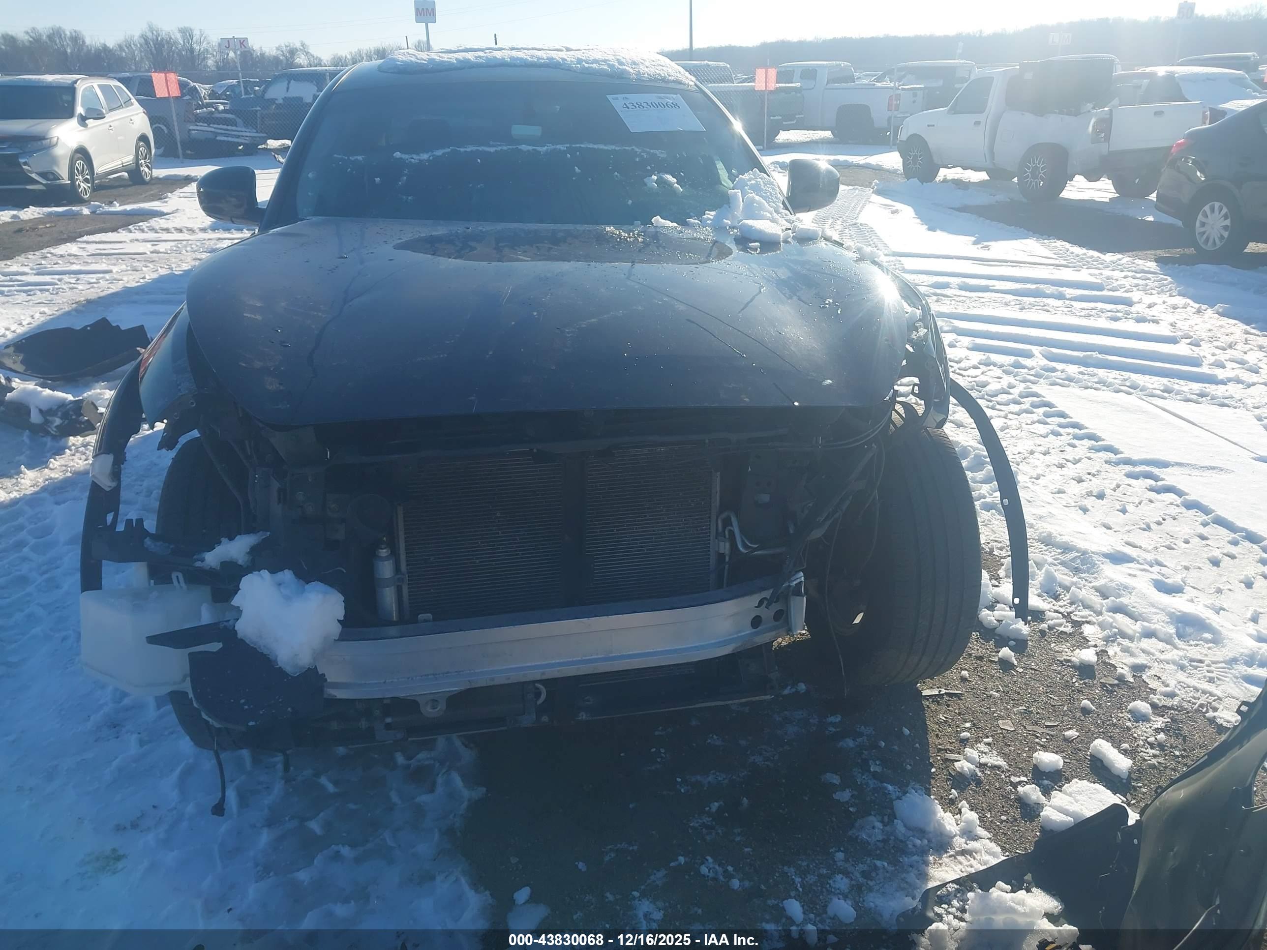 INFINITI QX70 image 6