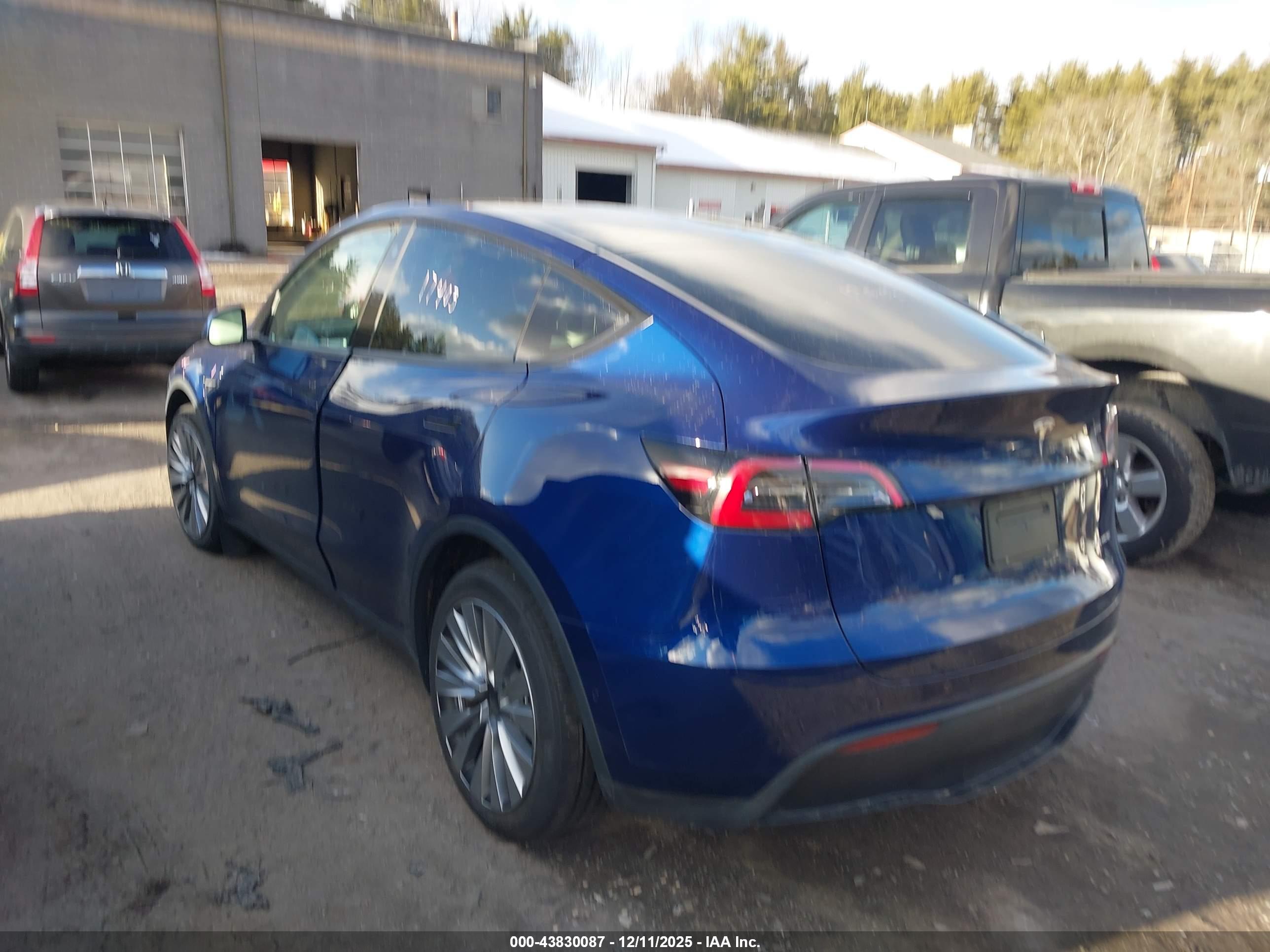 TESLA MODEL image 3