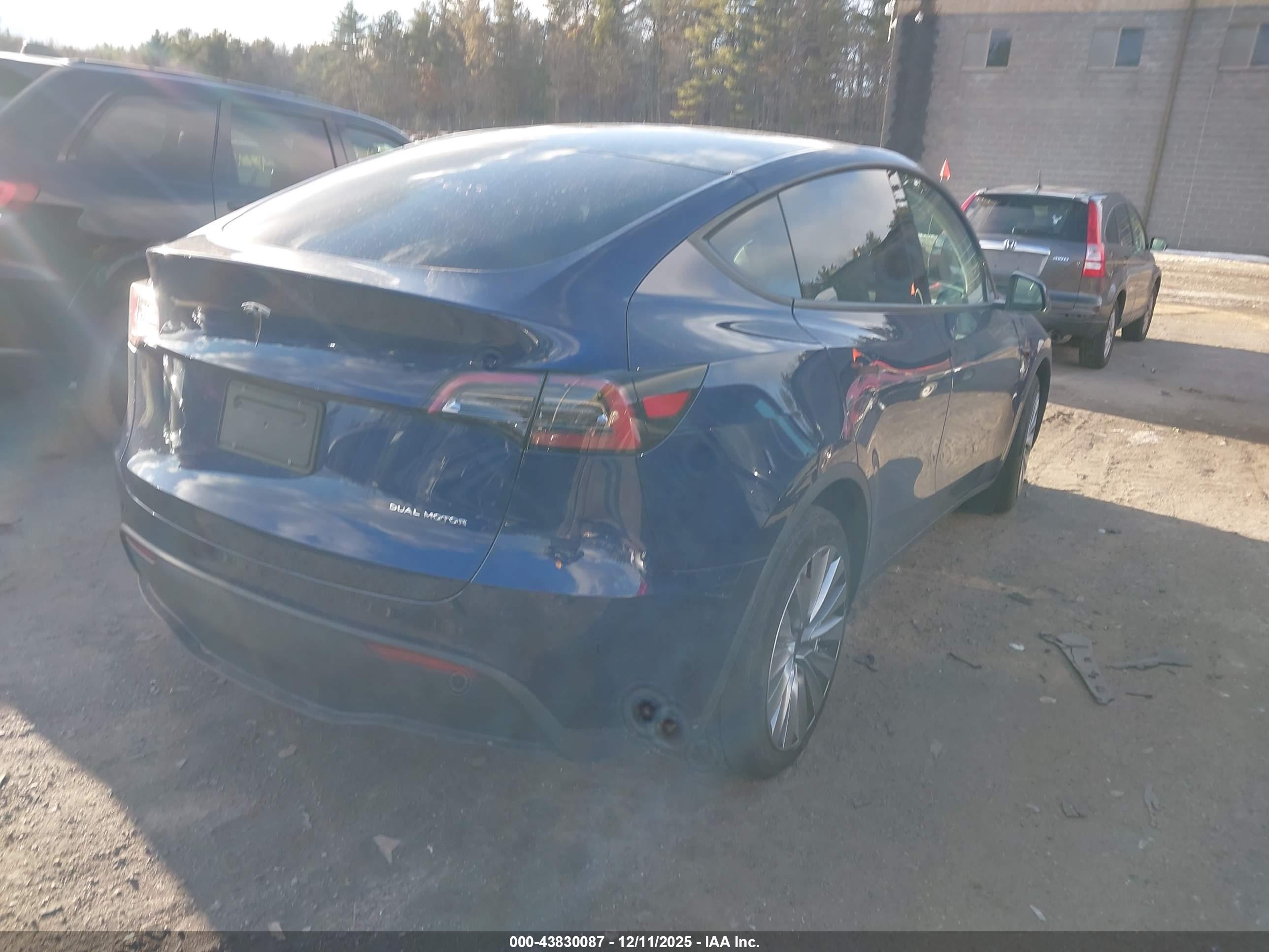 TESLA MODEL image 4