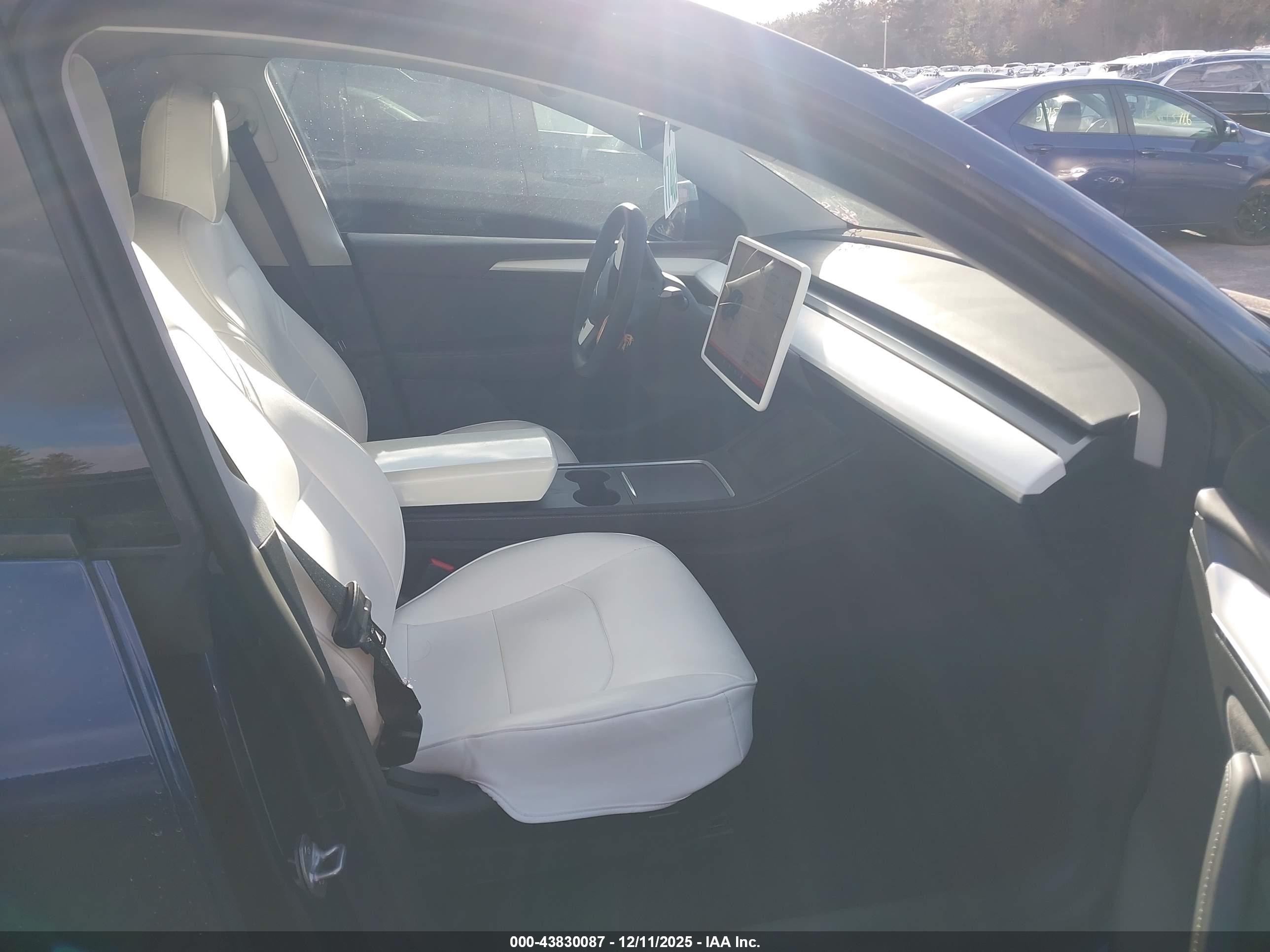 TESLA MODEL image 5