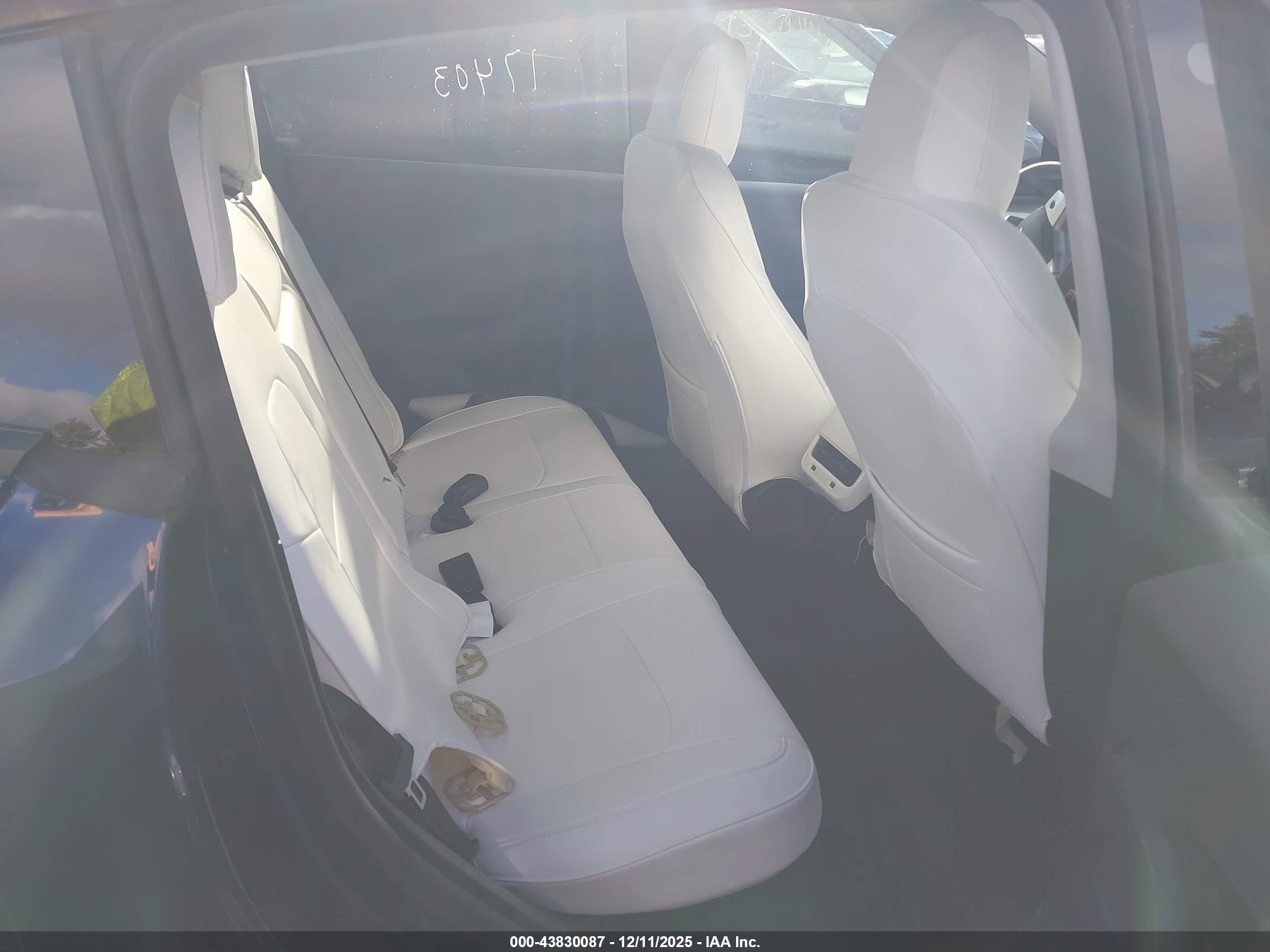 TESLA MODEL image 8