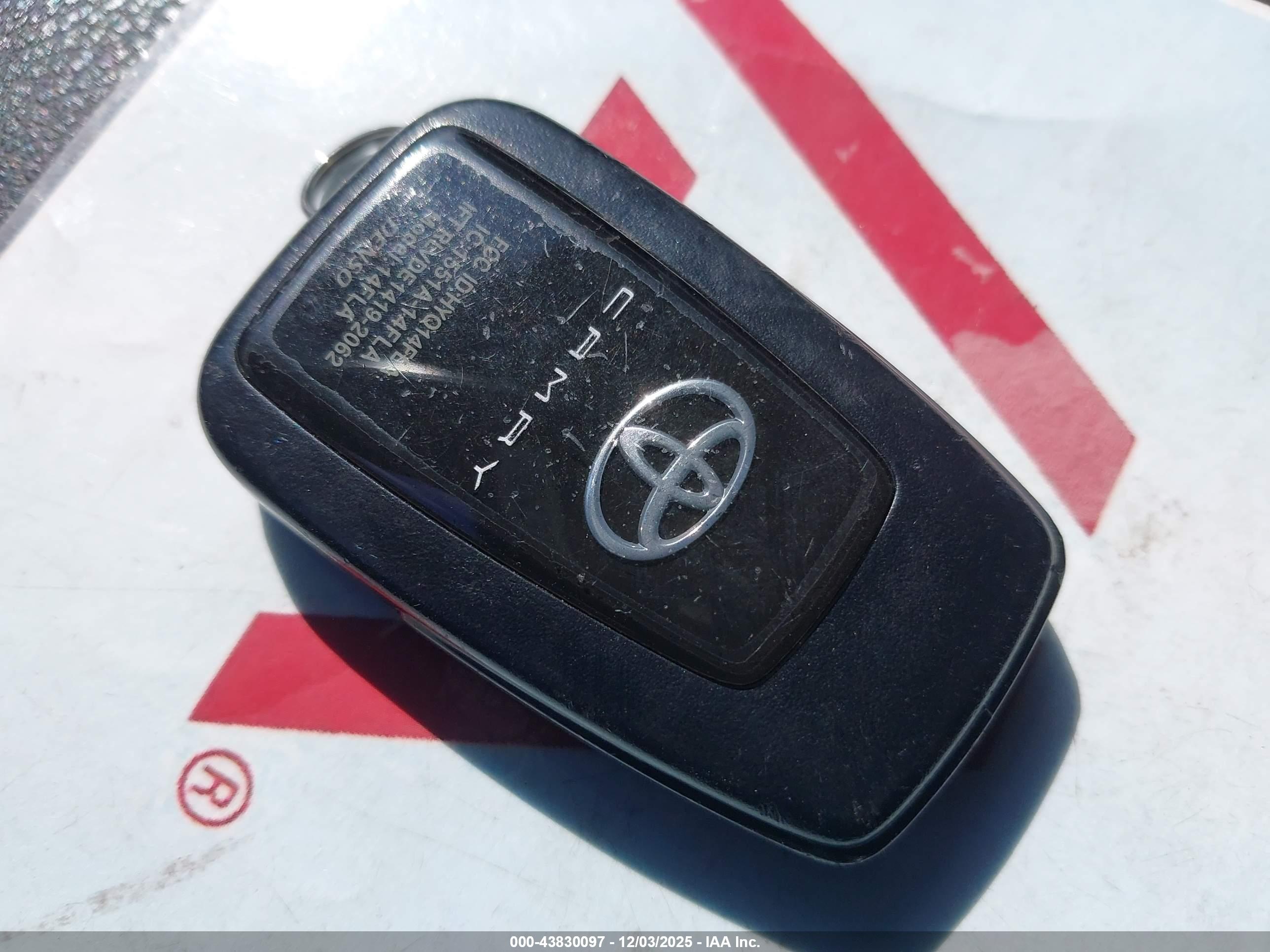 TOYOTA CAMRY image 11