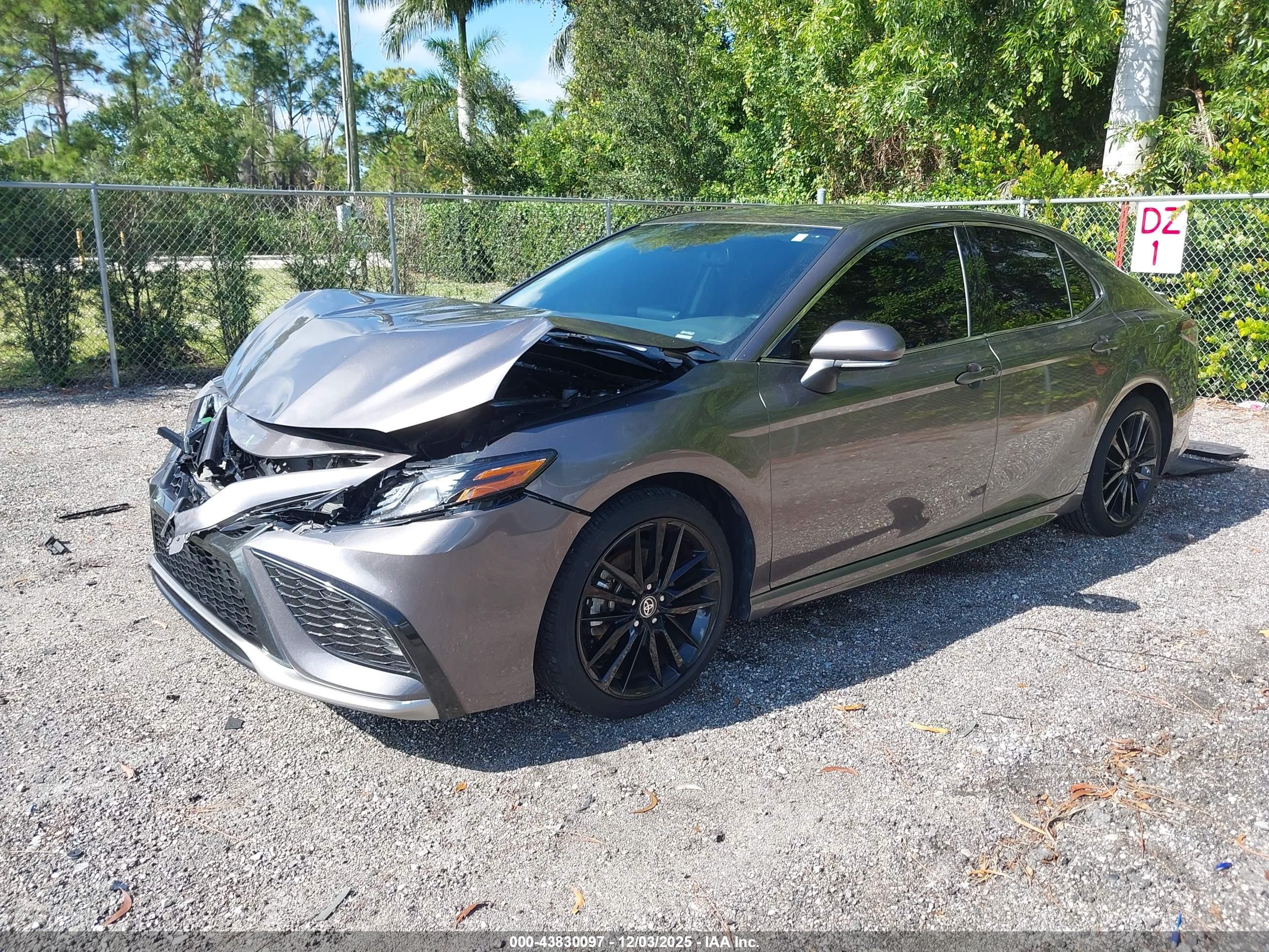 TOYOTA CAMRY image 2