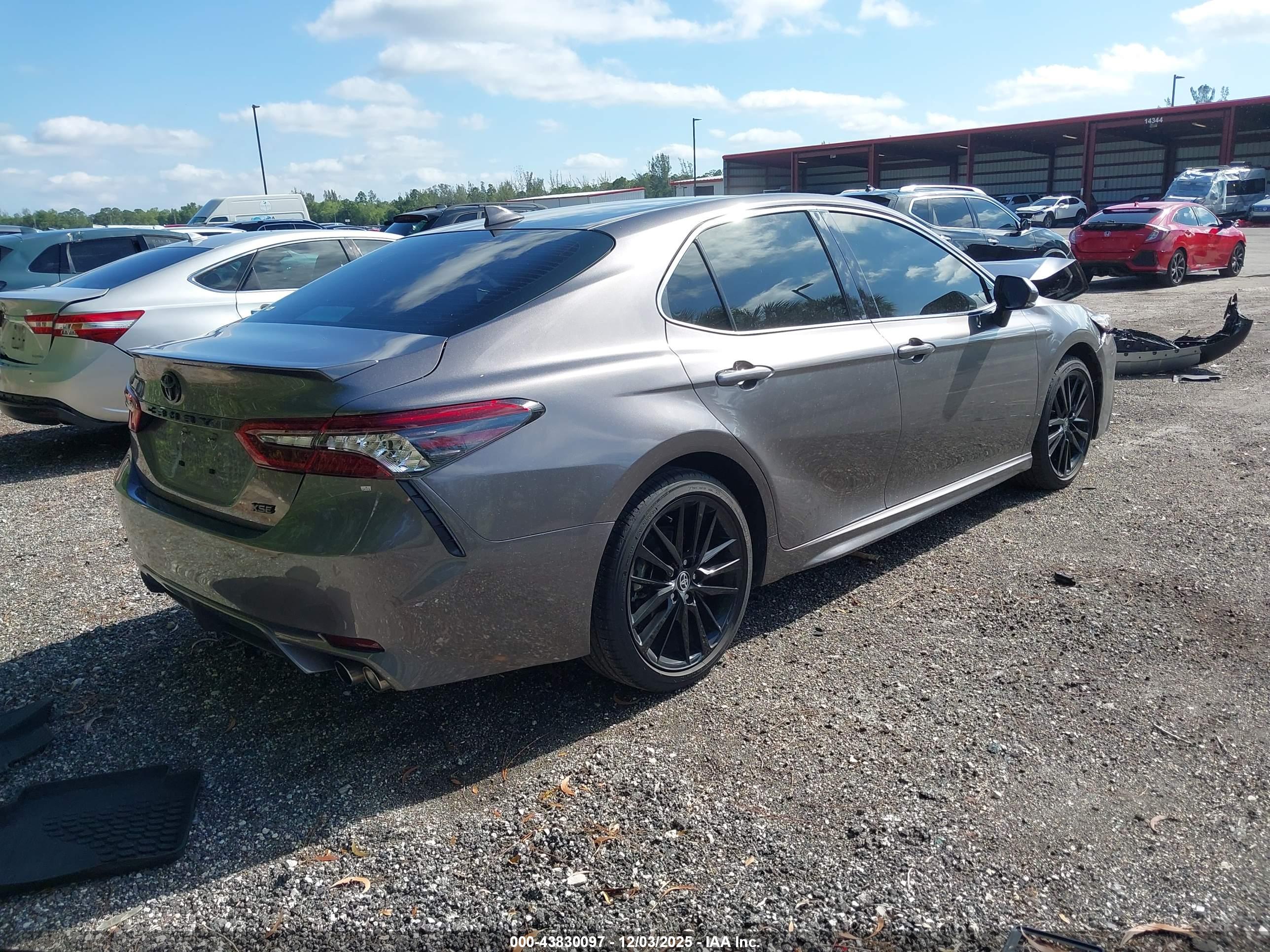 TOYOTA CAMRY image 4