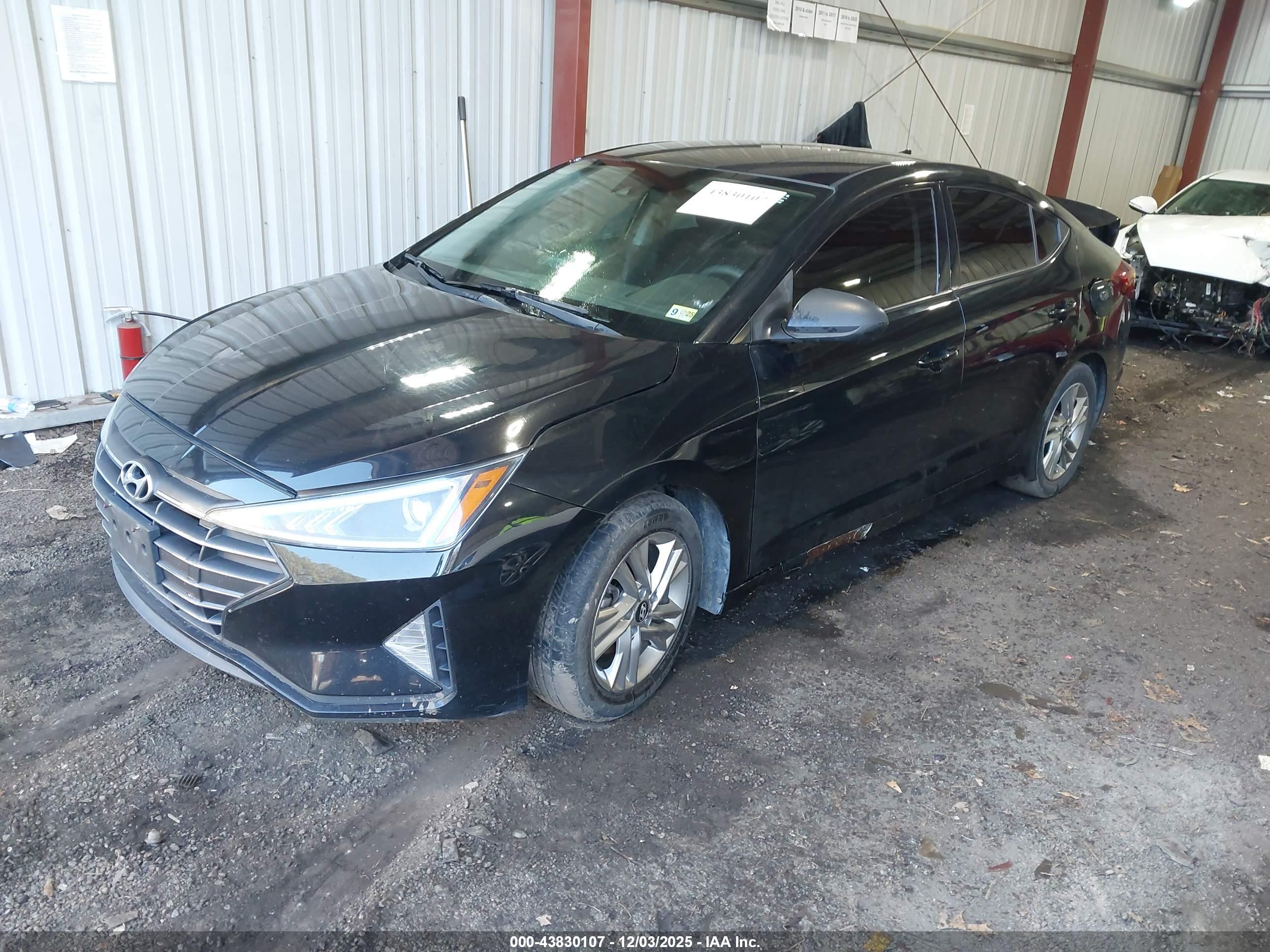 HYUNDAI ELANTRA image 2