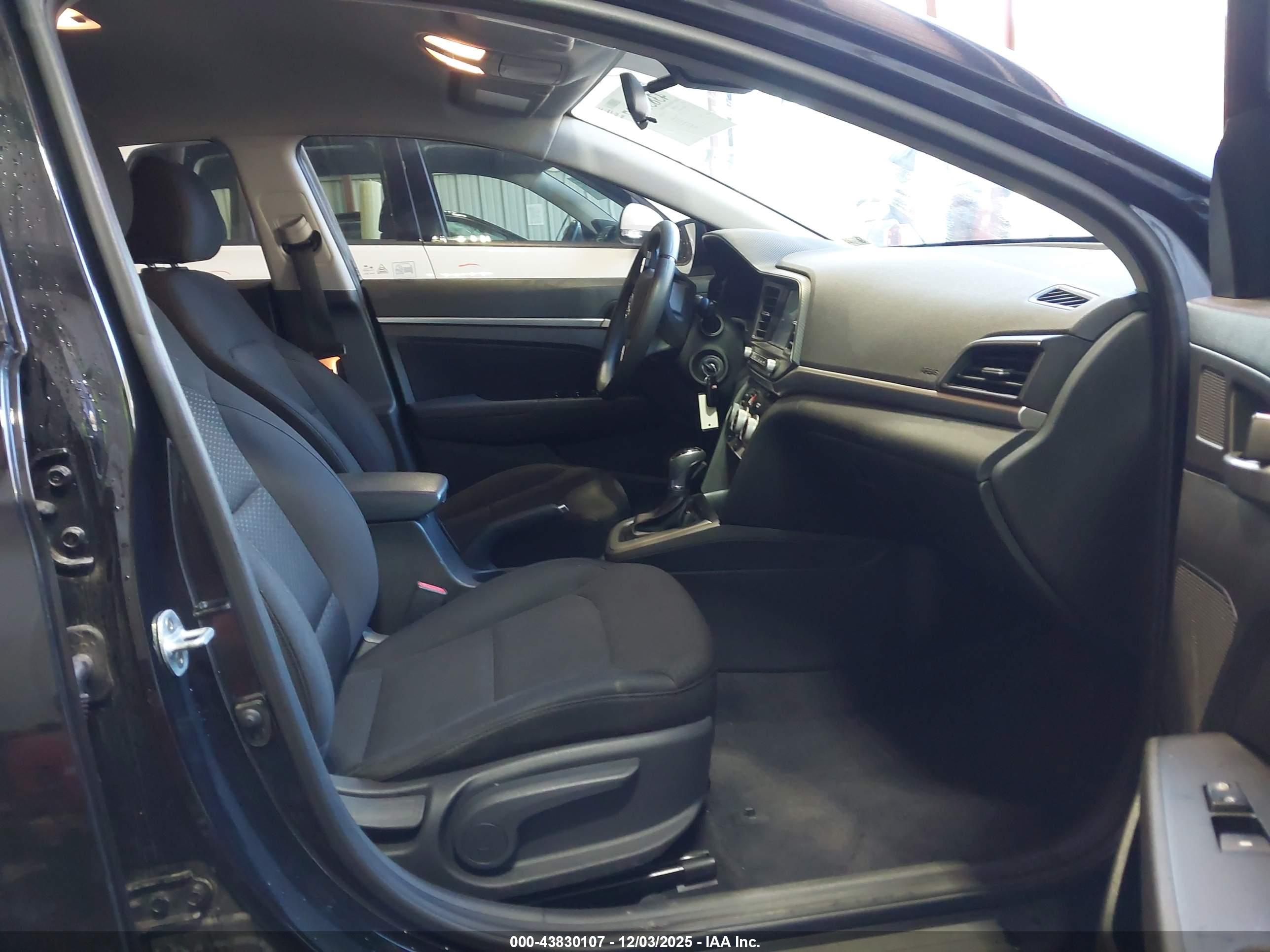 HYUNDAI ELANTRA image 5