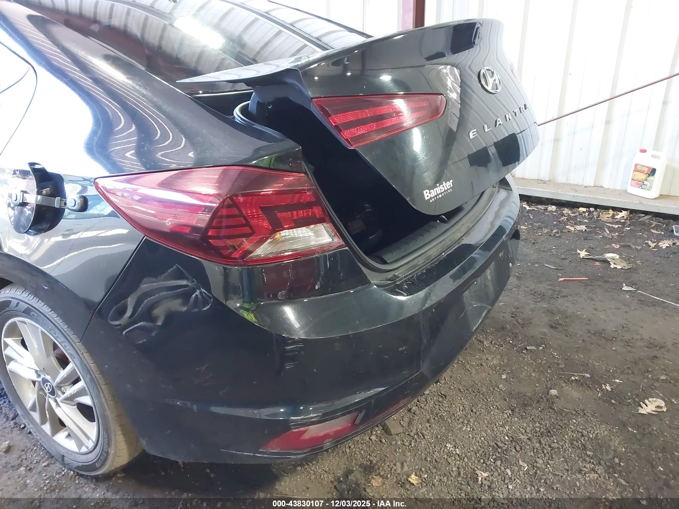 HYUNDAI ELANTRA image 6