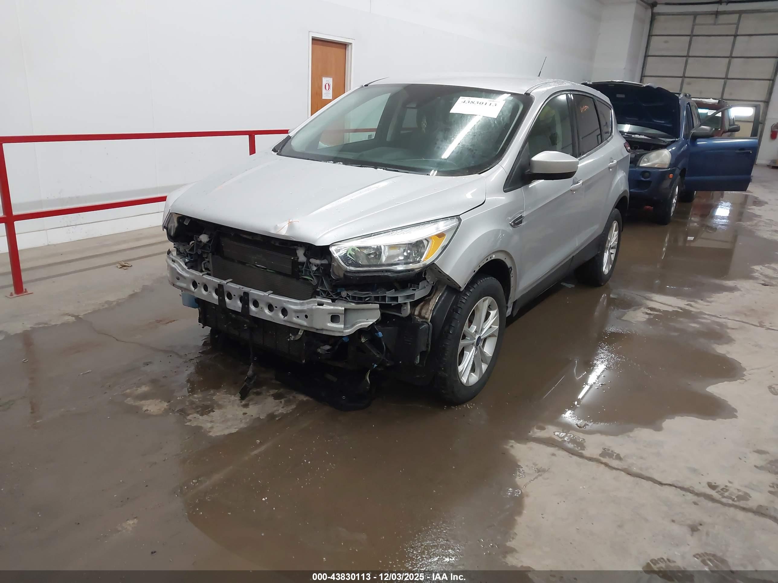 FORD ESCAPE image 2