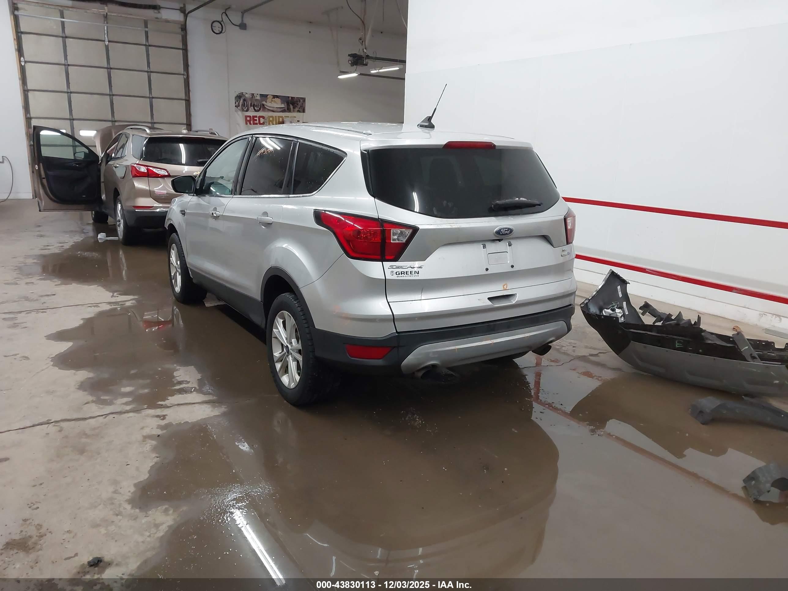 FORD ESCAPE image 3
