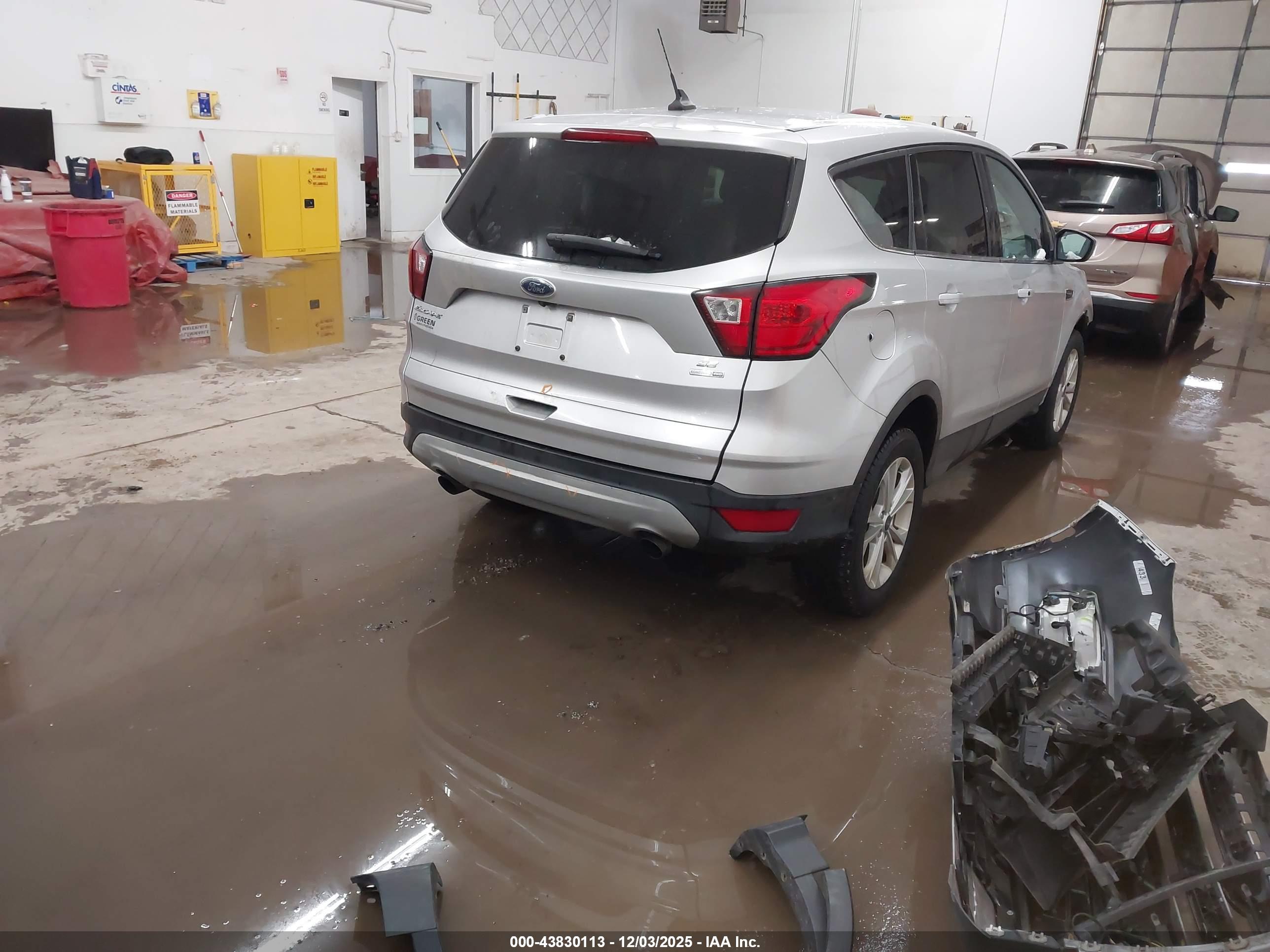 FORD ESCAPE image 4