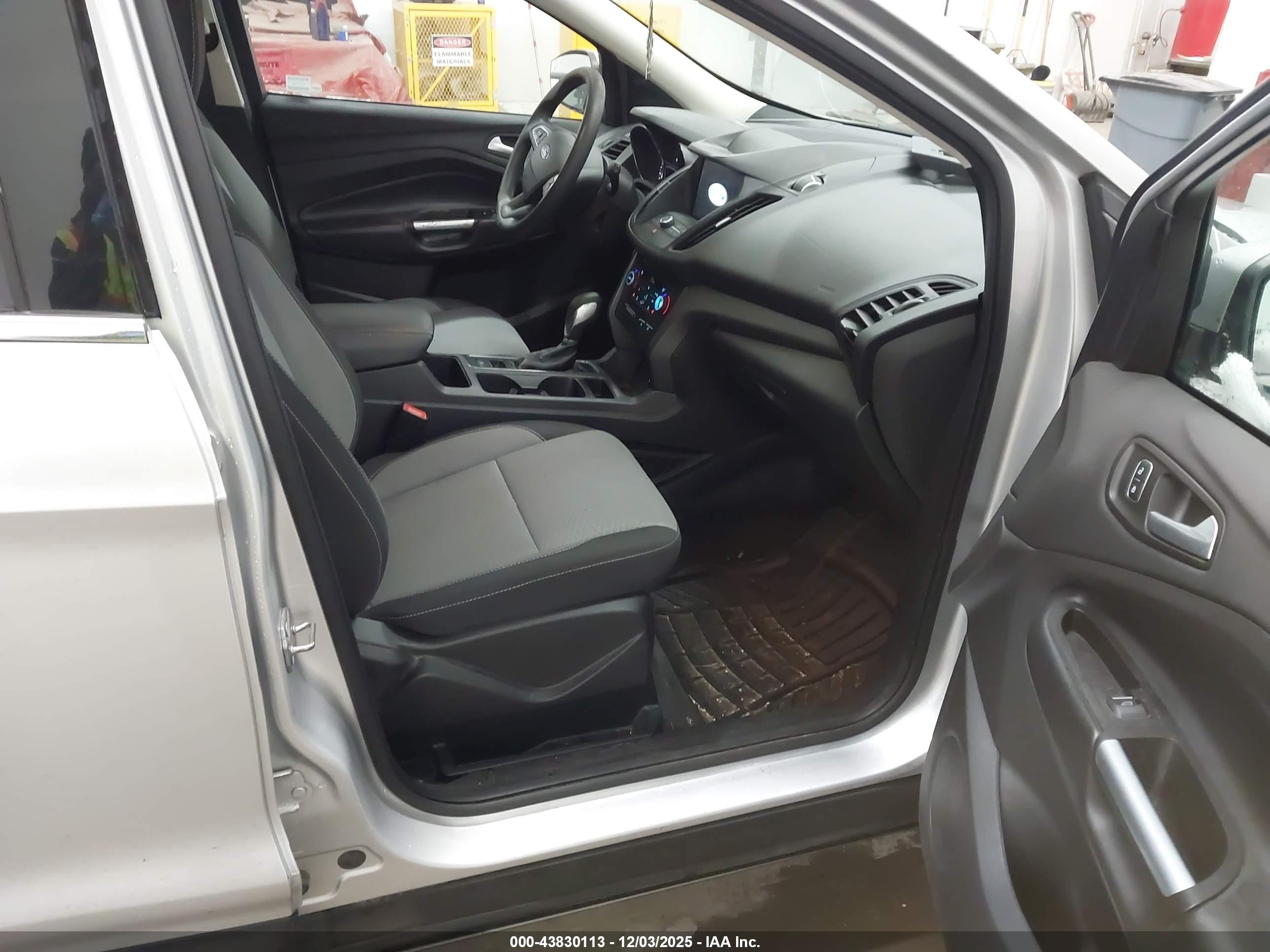 FORD ESCAPE image 5