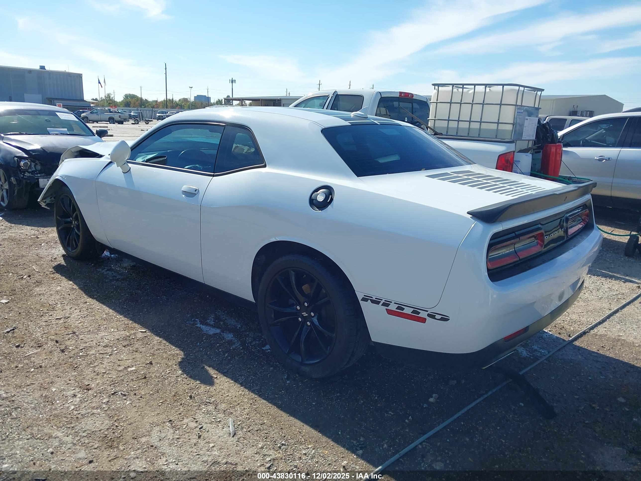 DODGE CHALLENGER image 3