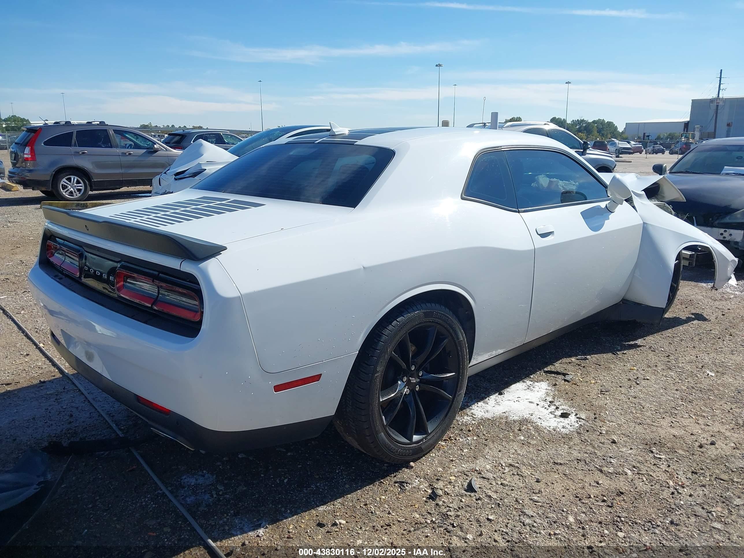 DODGE CHALLENGER image 4