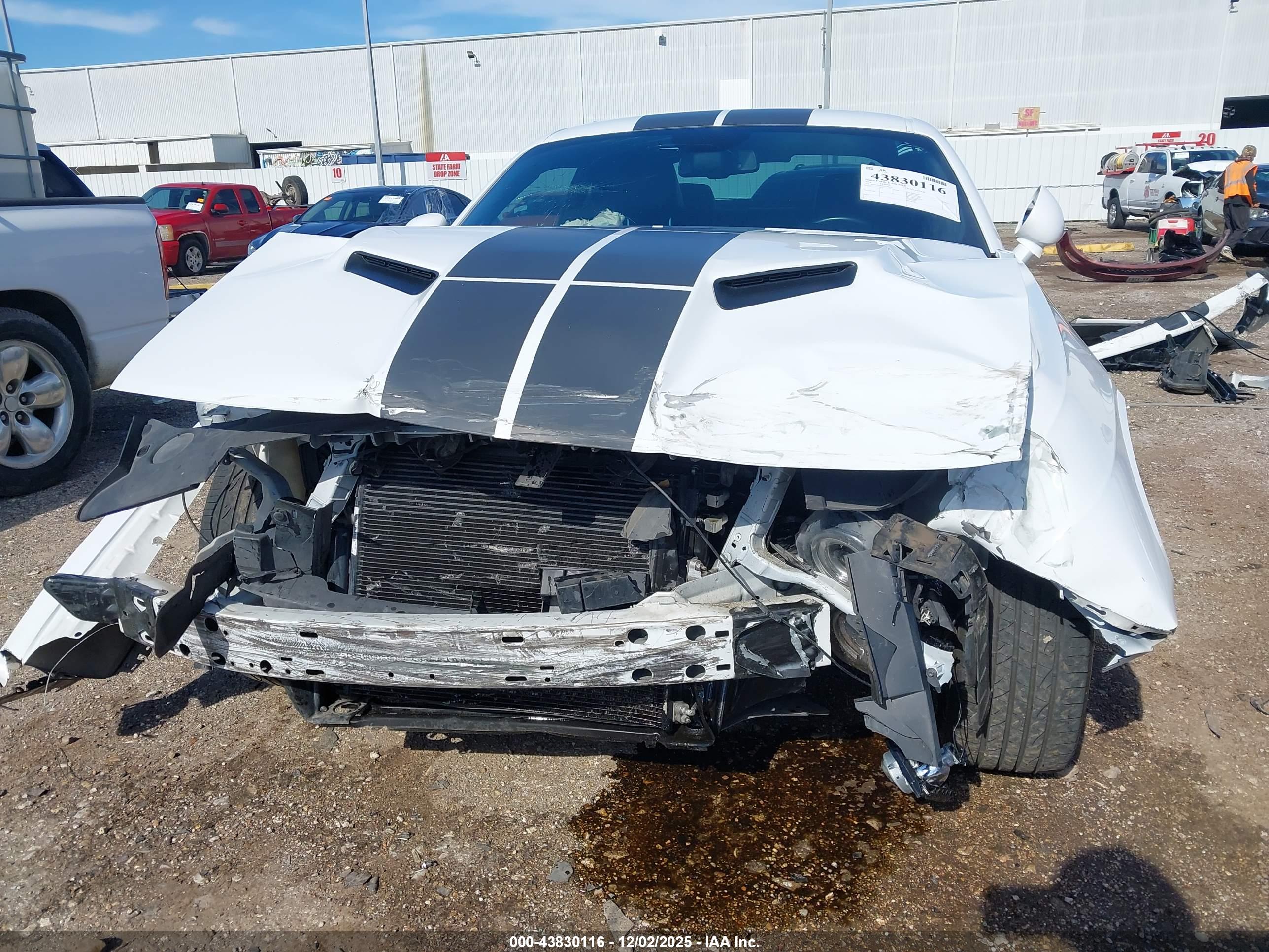 DODGE CHALLENGER image 6