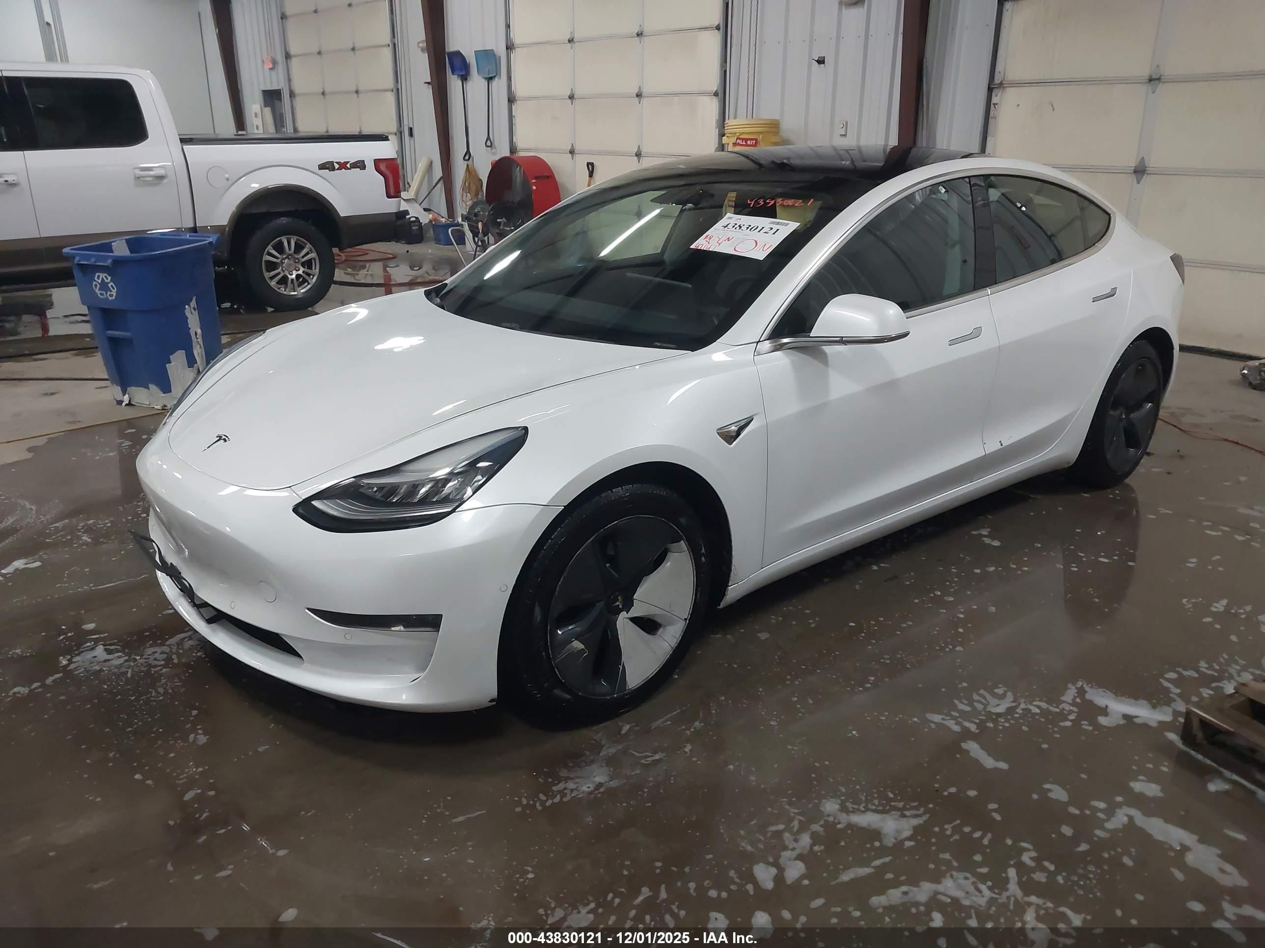 TESLA MODEL image 2