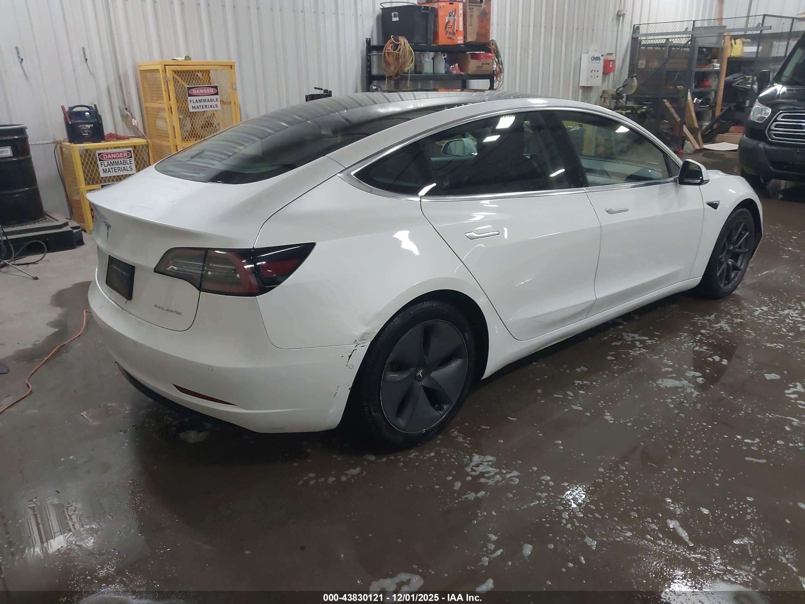 TESLA MODEL image 4