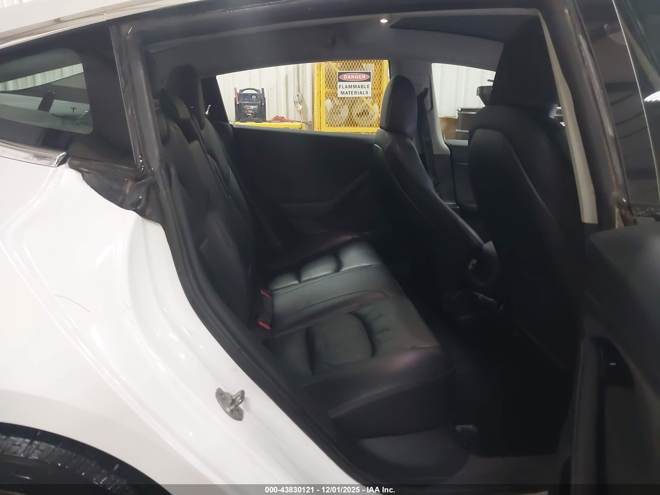TESLA MODEL image 8