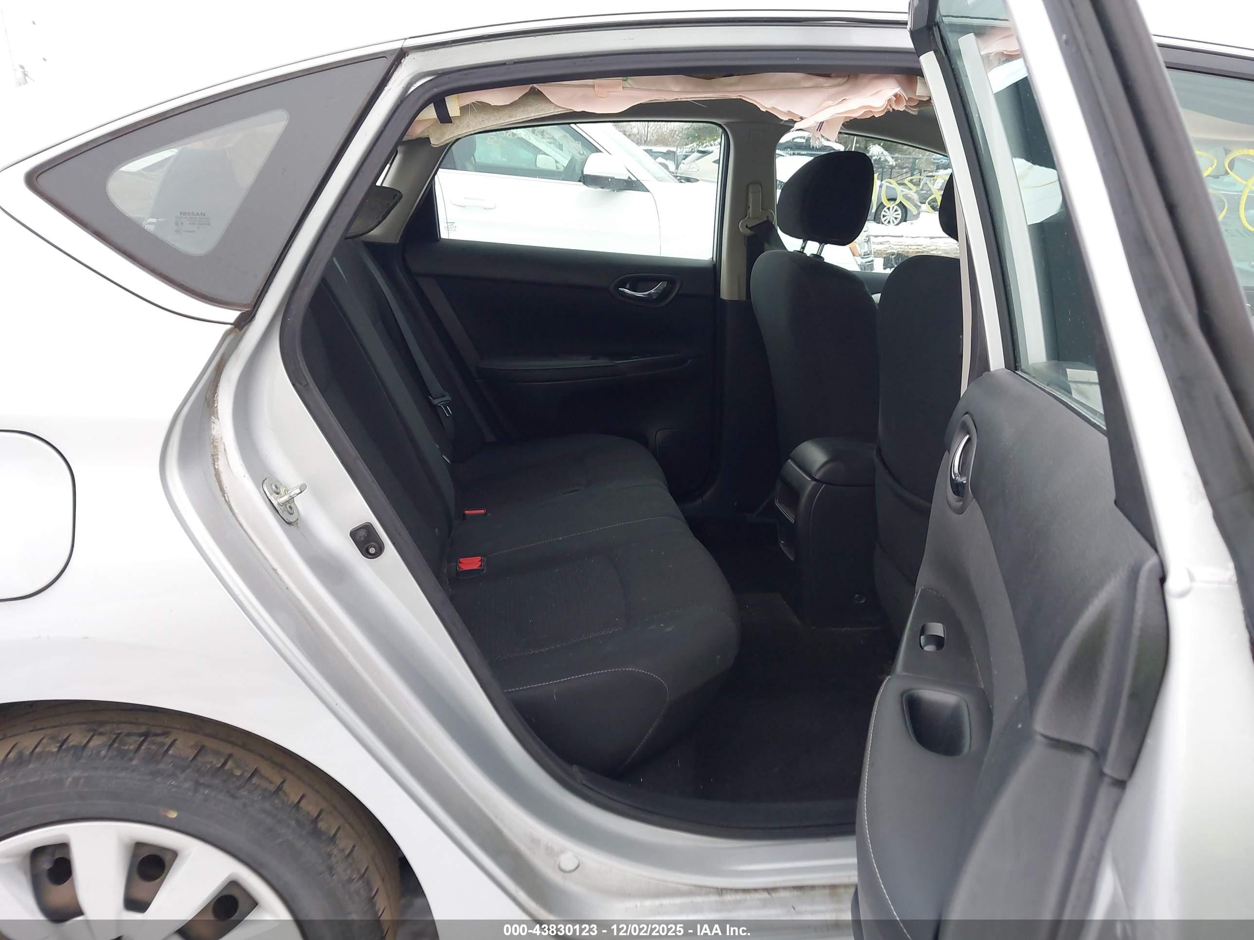 NISSAN SENTRA image 8