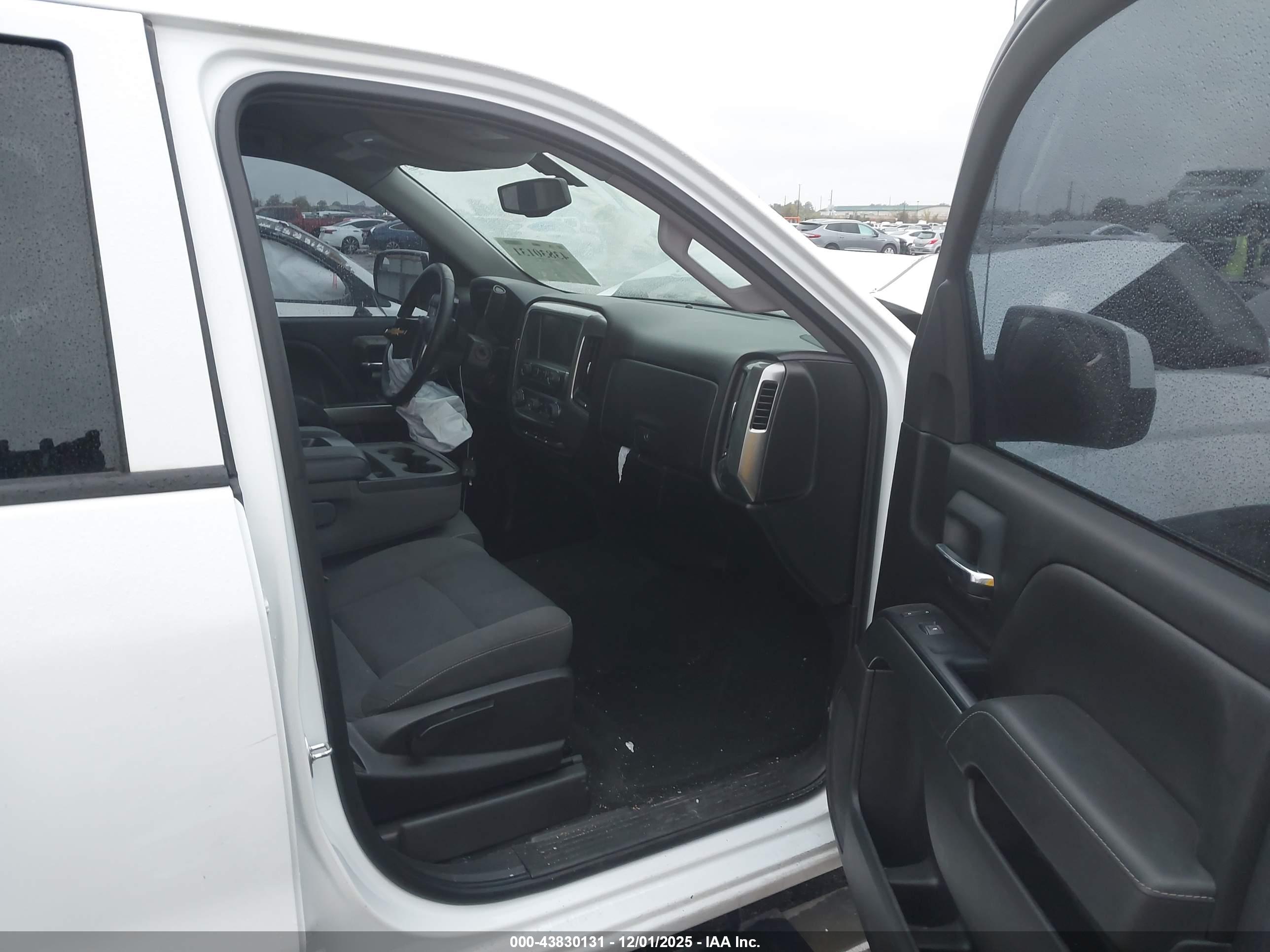 CHEVROLET SILVERADO image 5