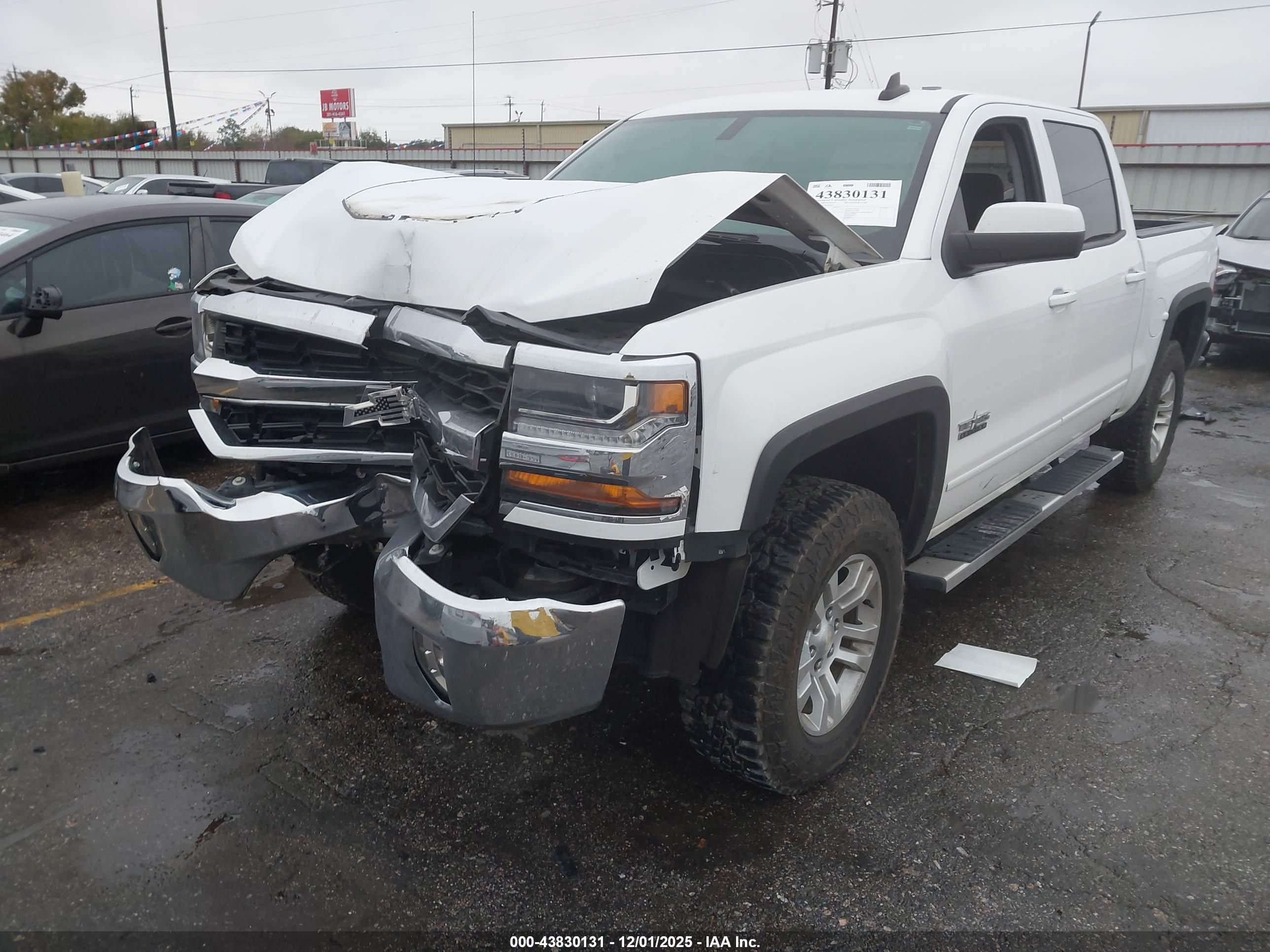 CHEVROLET SILVERADO image 6