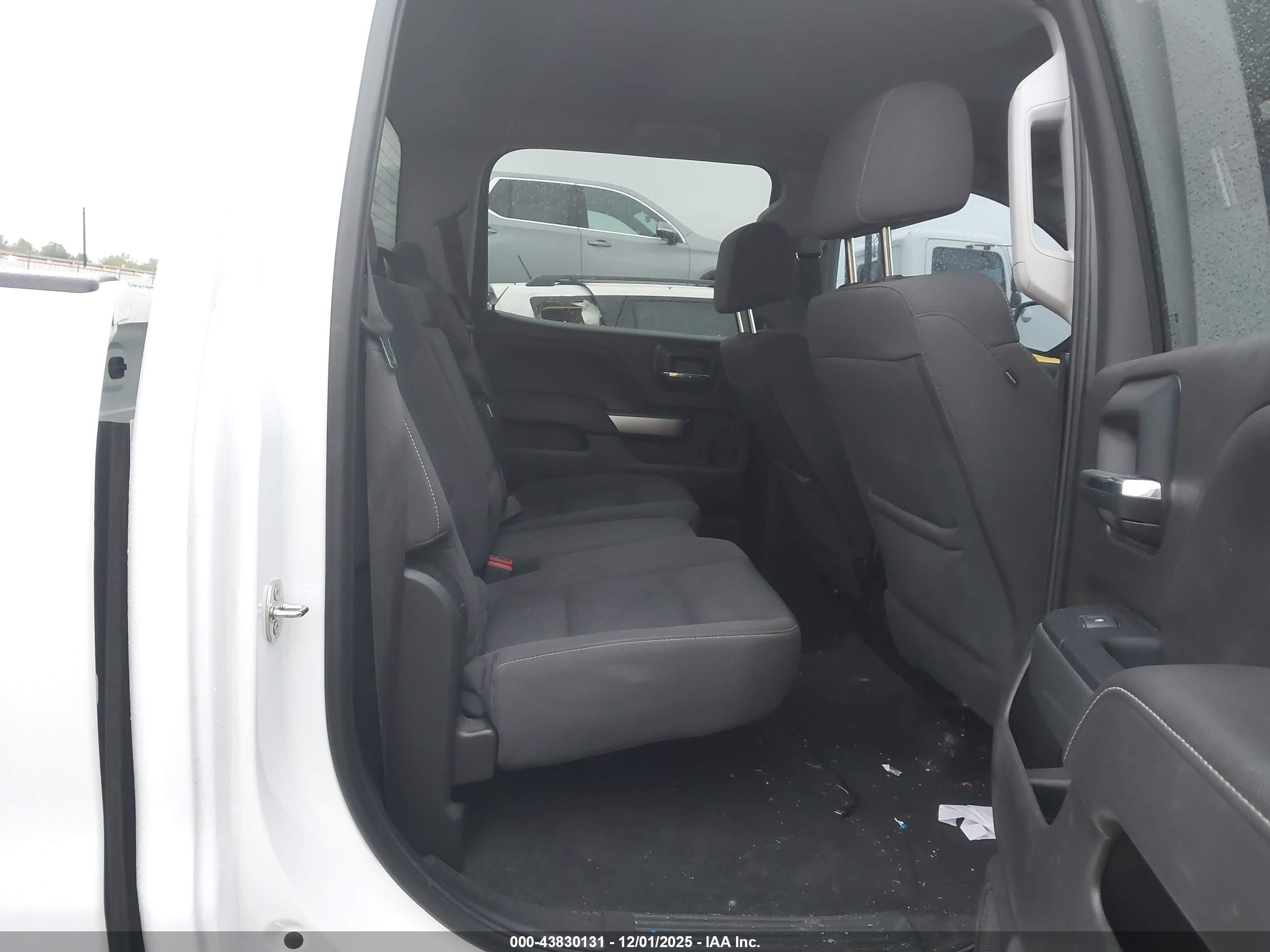 CHEVROLET SILVERADO image 8