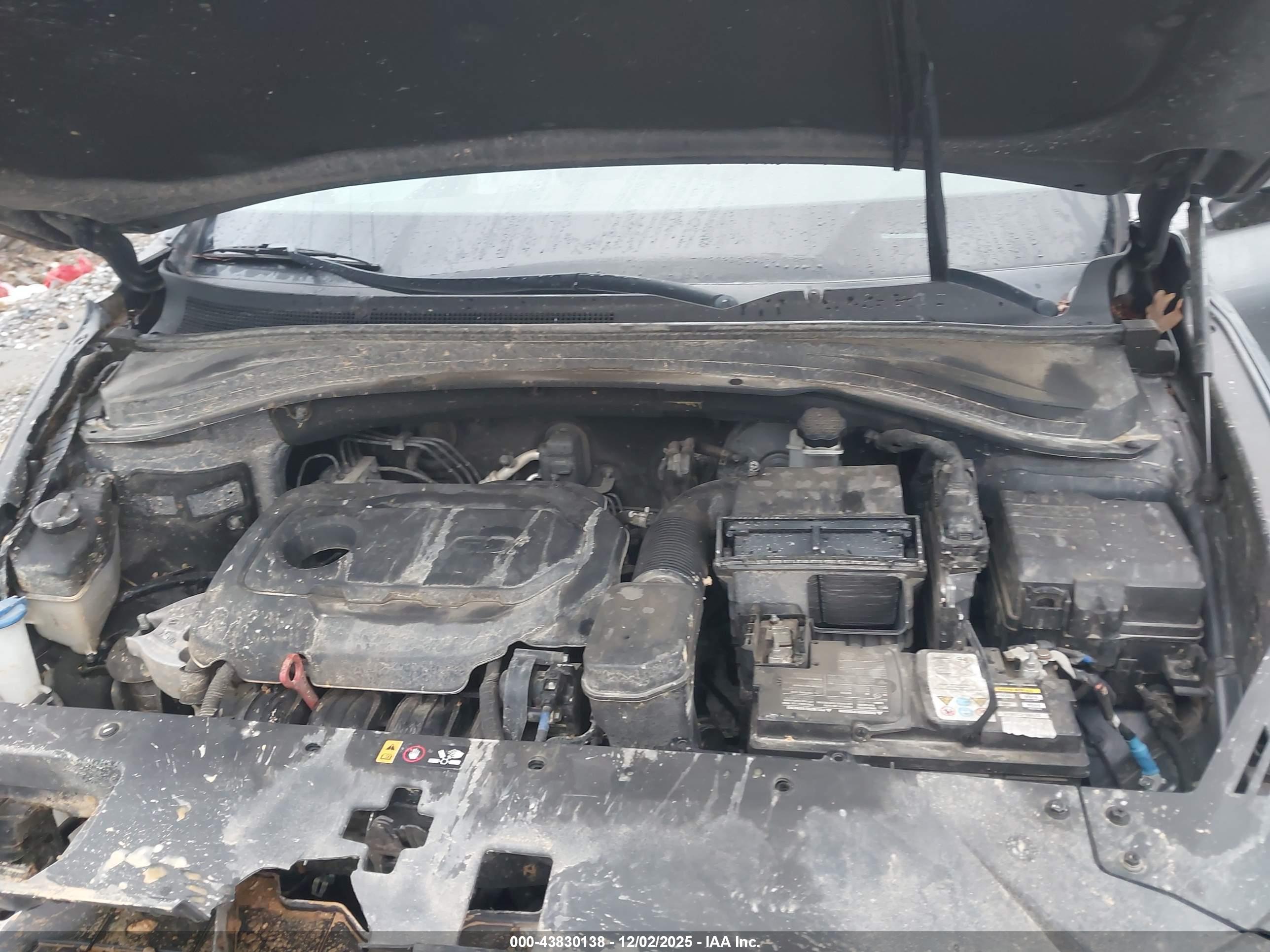 HYUNDAI SANTA image 10