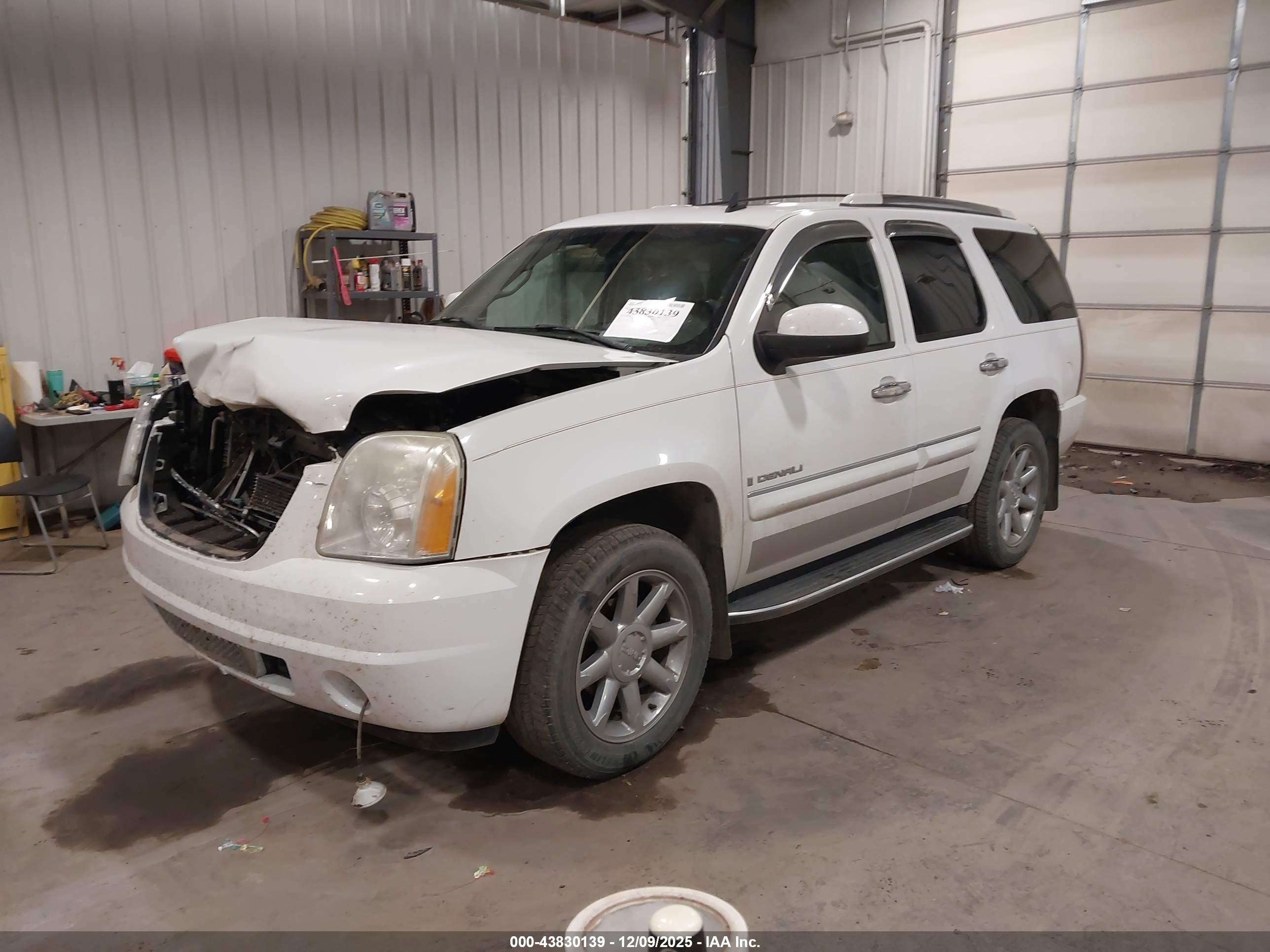 GMC YUKON image 2