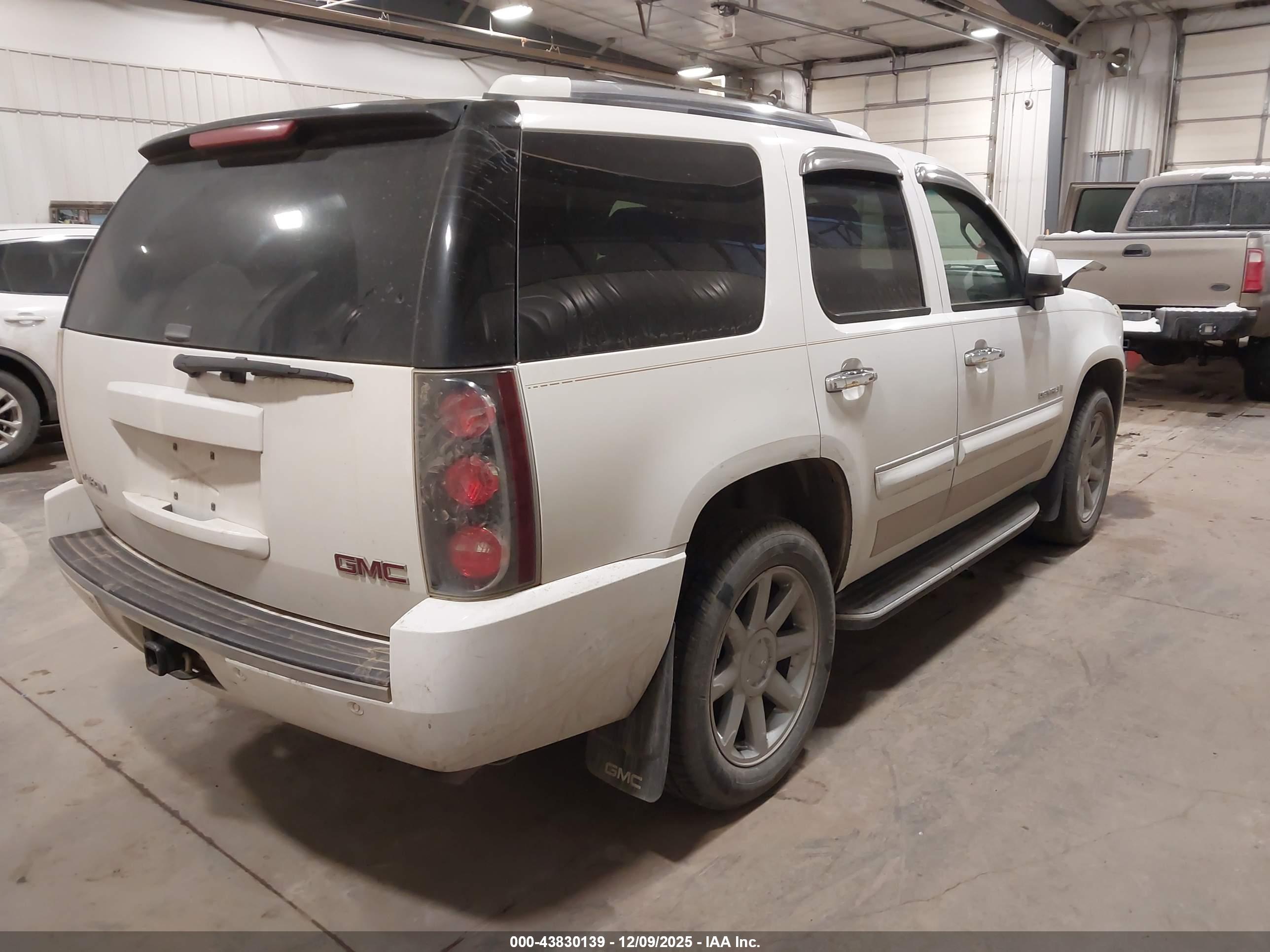 GMC YUKON image 4