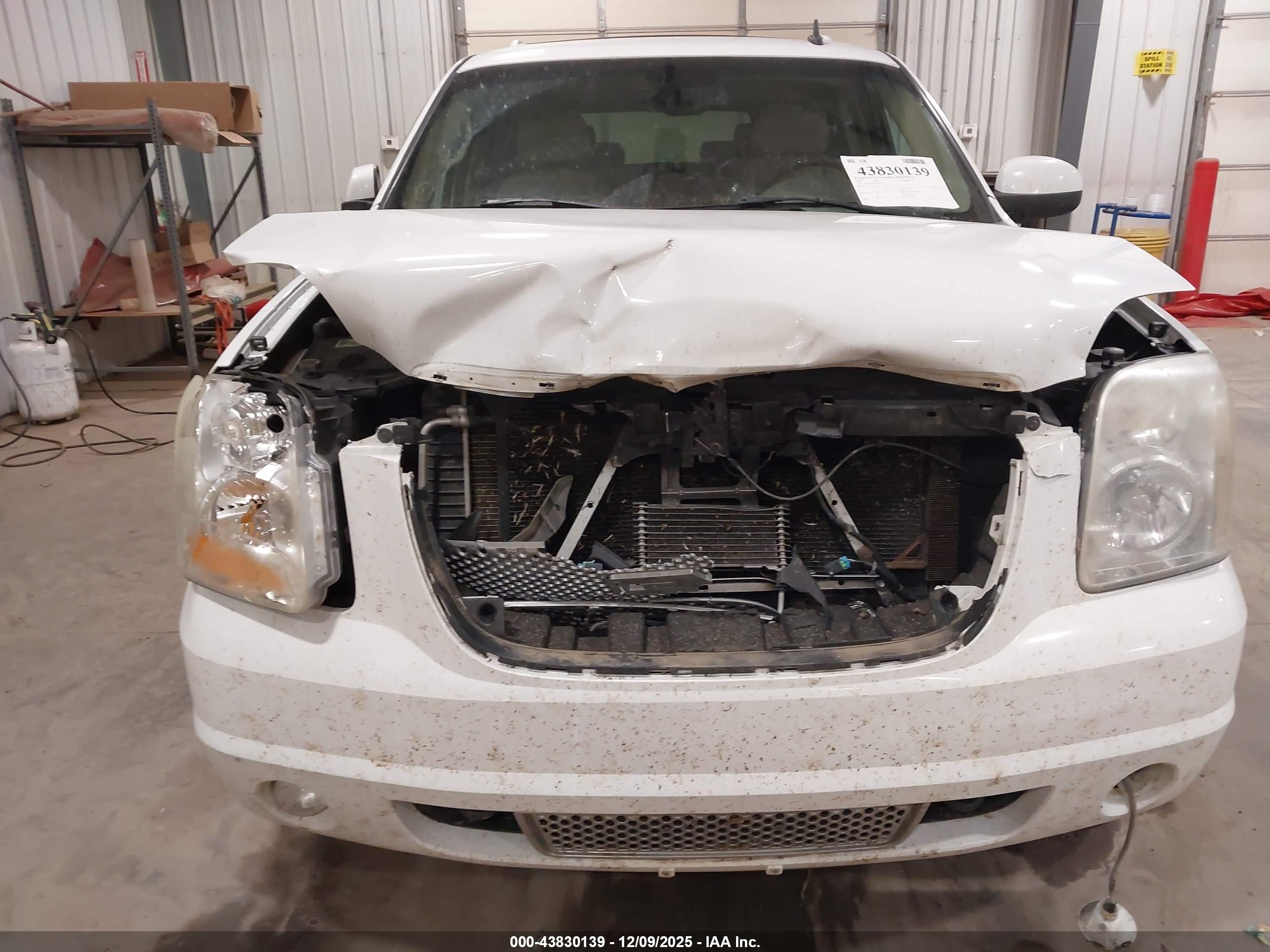 GMC YUKON image 6