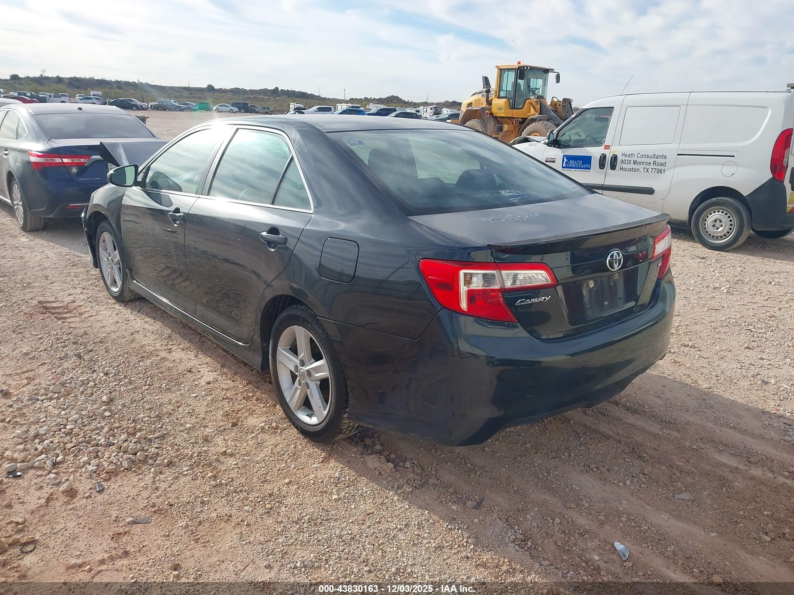 TOYOTA CAMRY image 3