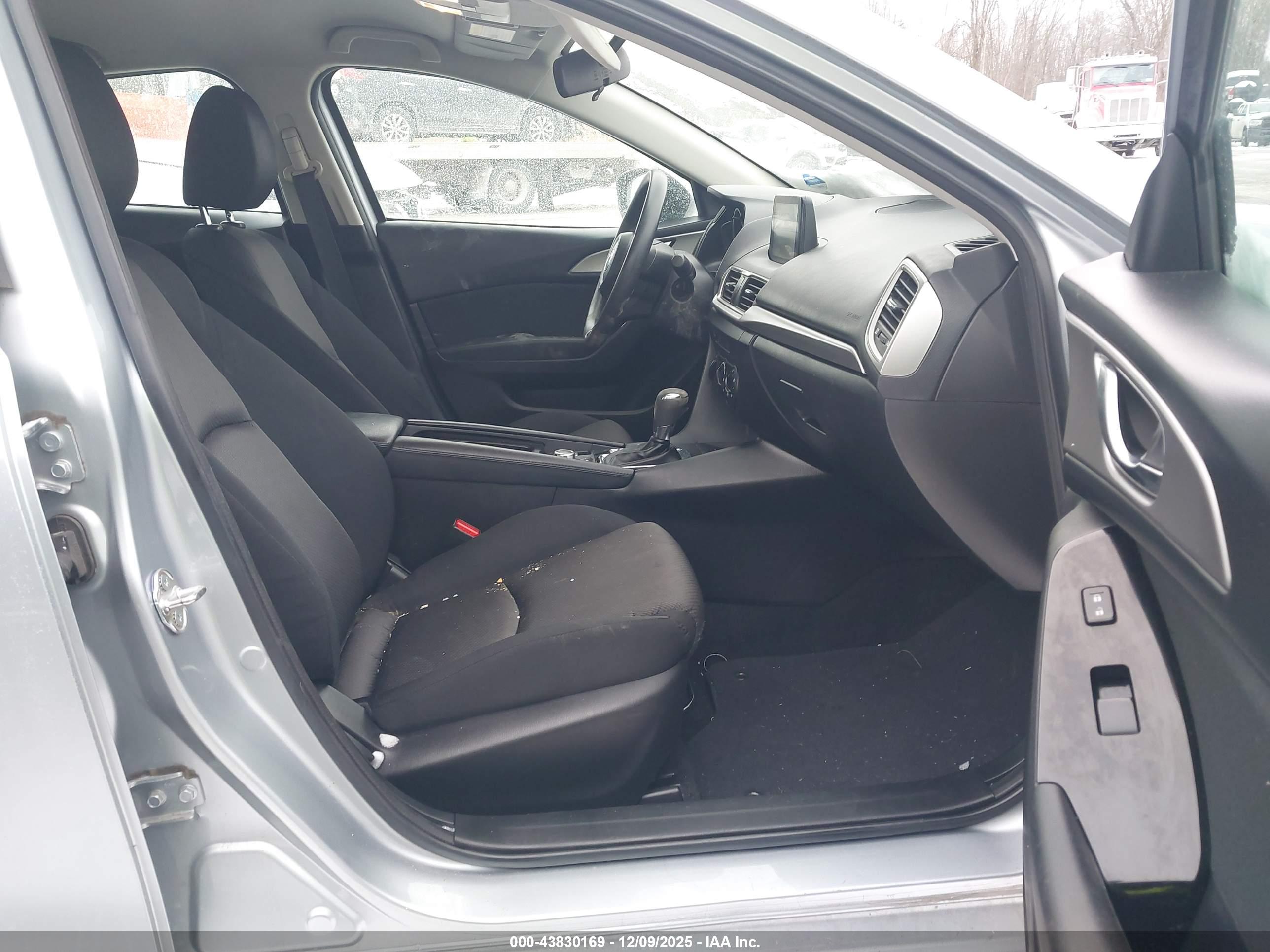 MAZDA MAZDA3 image 5