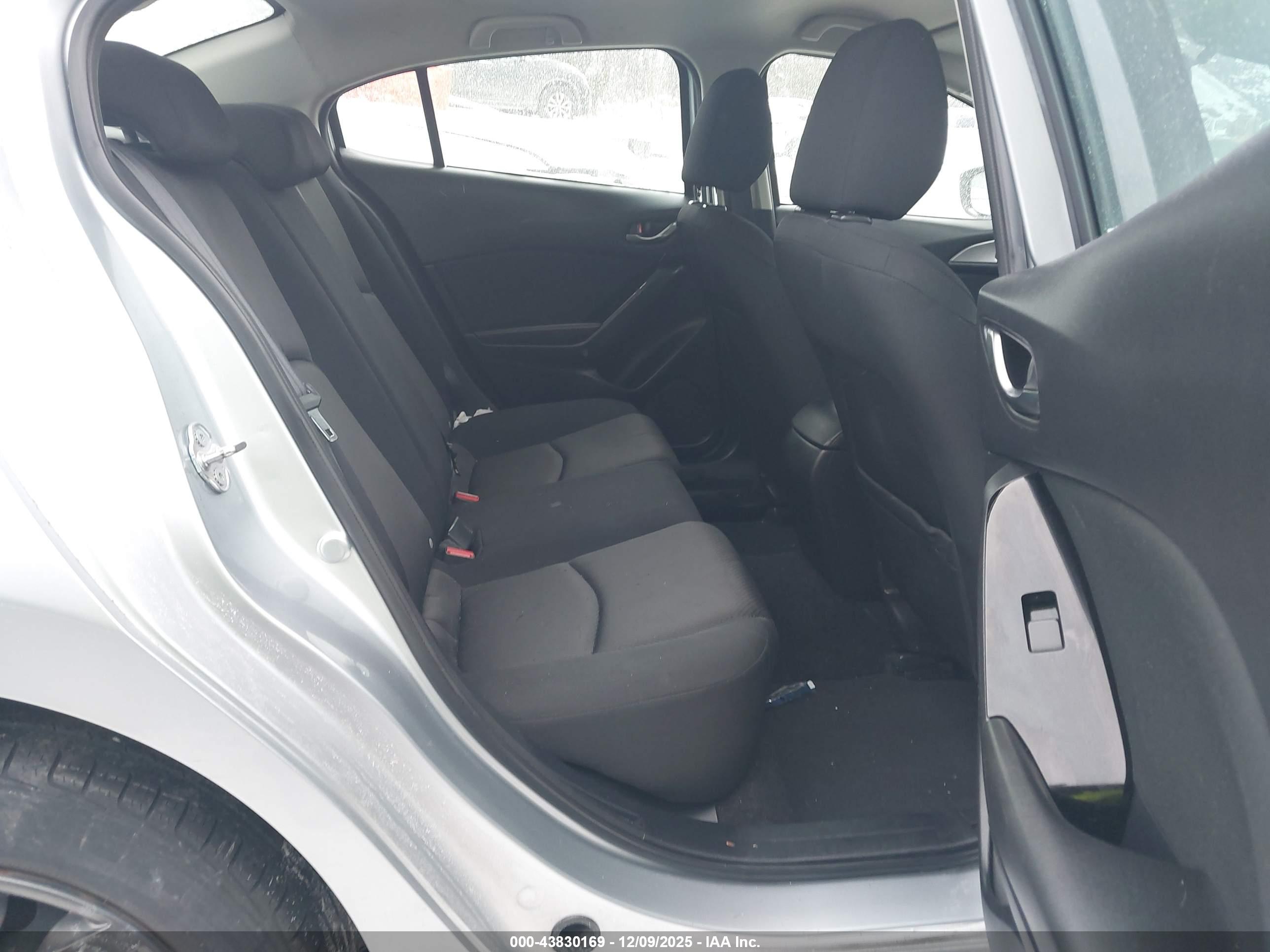 MAZDA MAZDA3 image 8