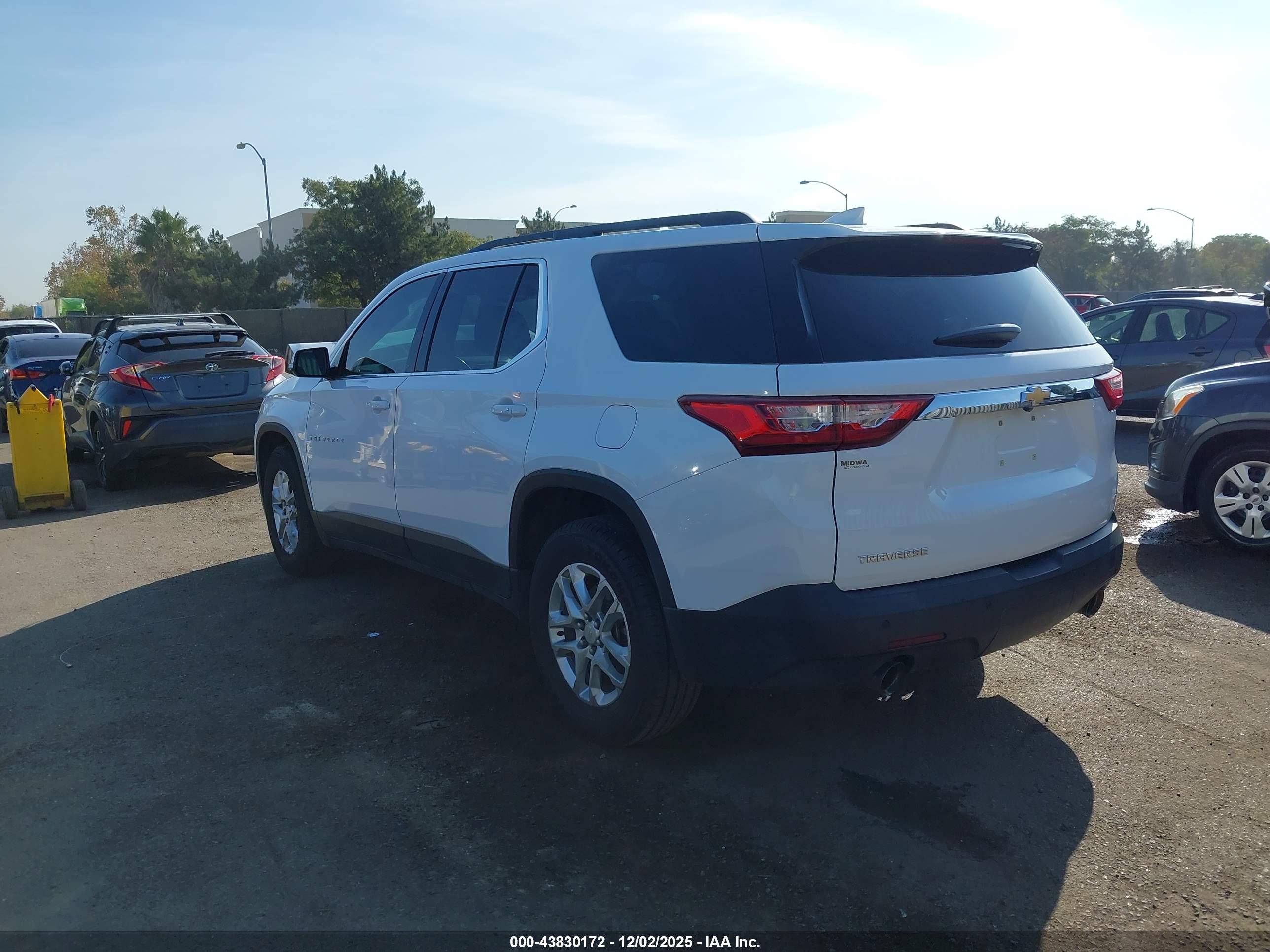 CHEVROLET TRAVERSE image 3