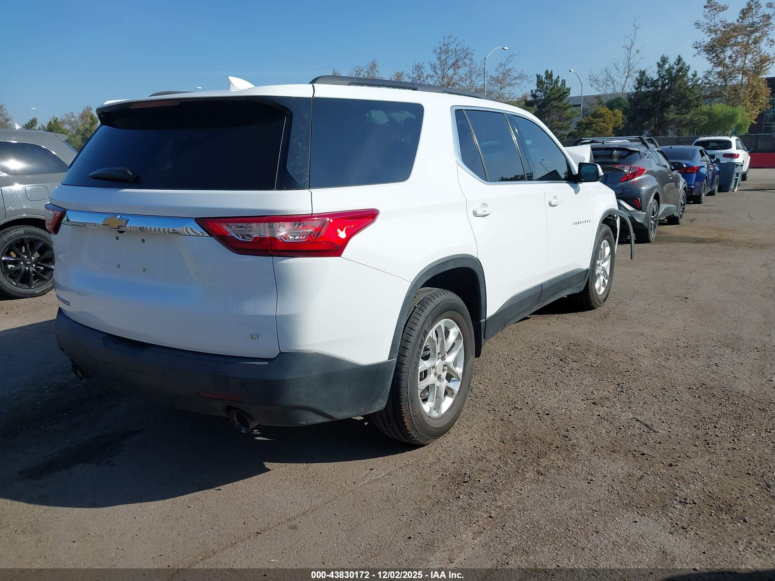 CHEVROLET TRAVERSE image 4
