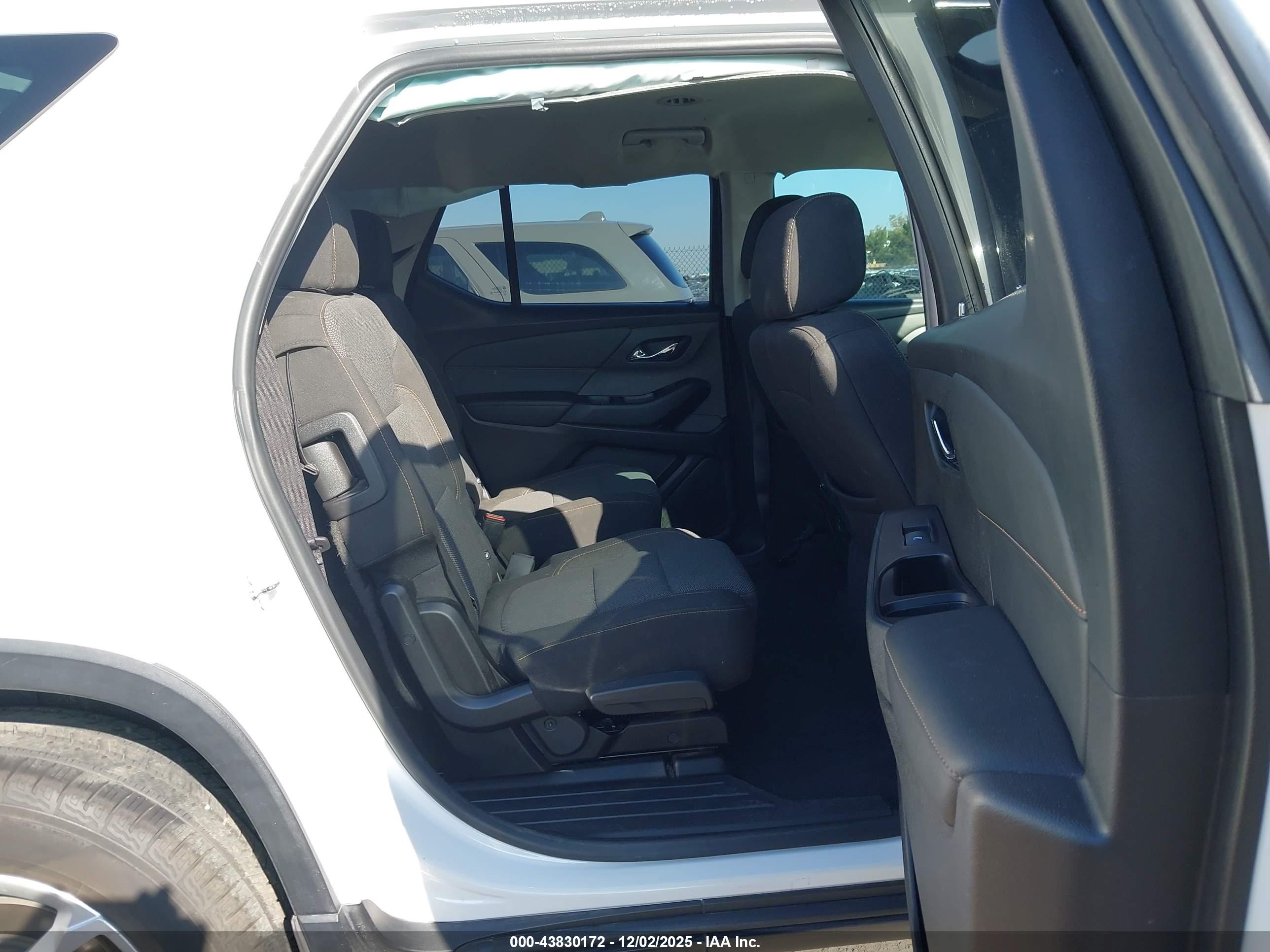 CHEVROLET TRAVERSE image 8
