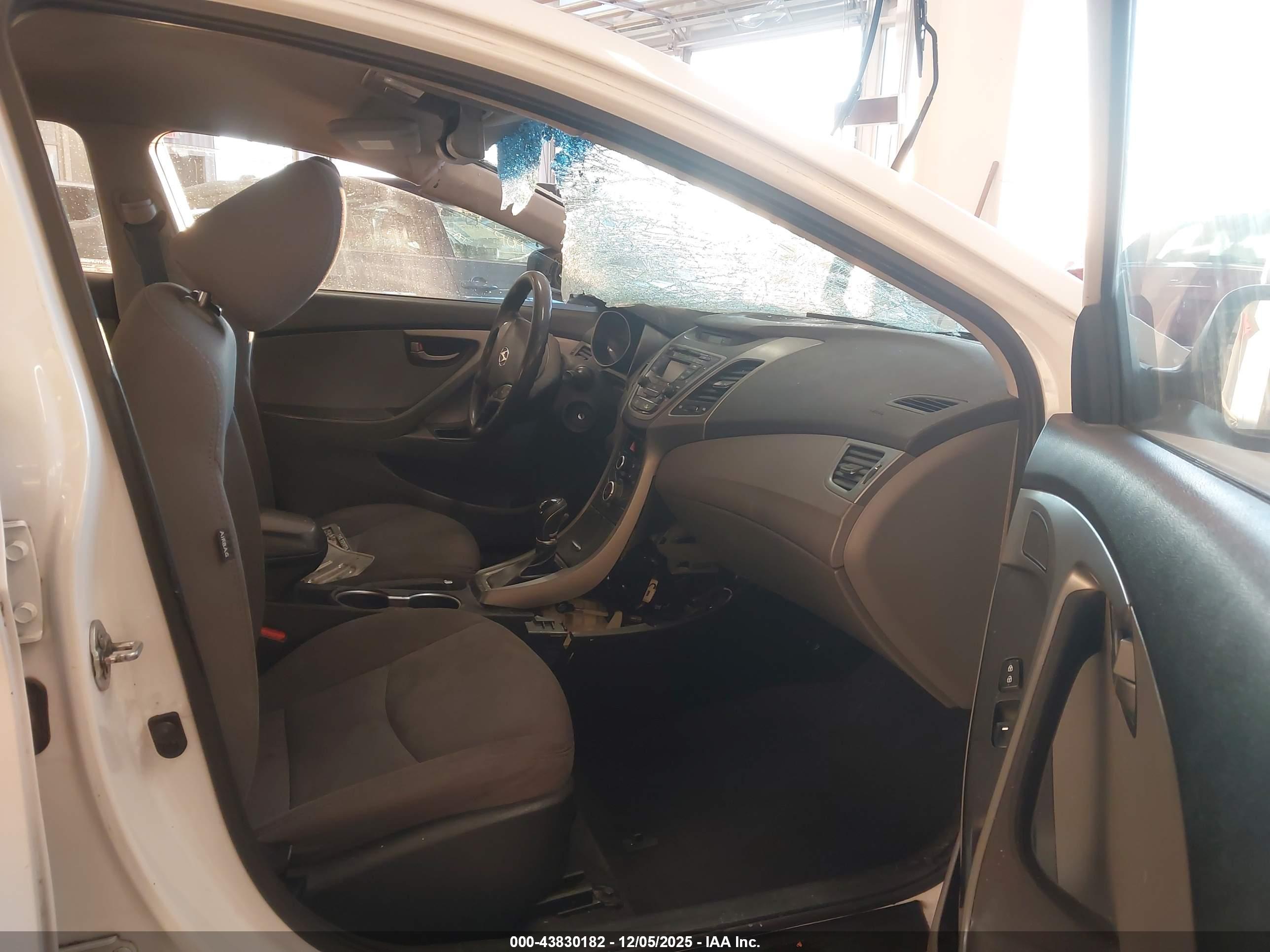 HYUNDAI ELANTRA image 5