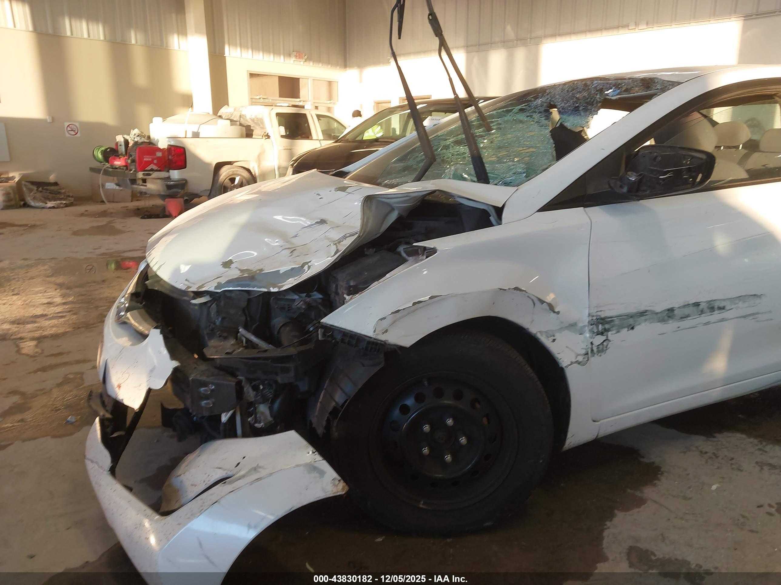 HYUNDAI ELANTRA image 6