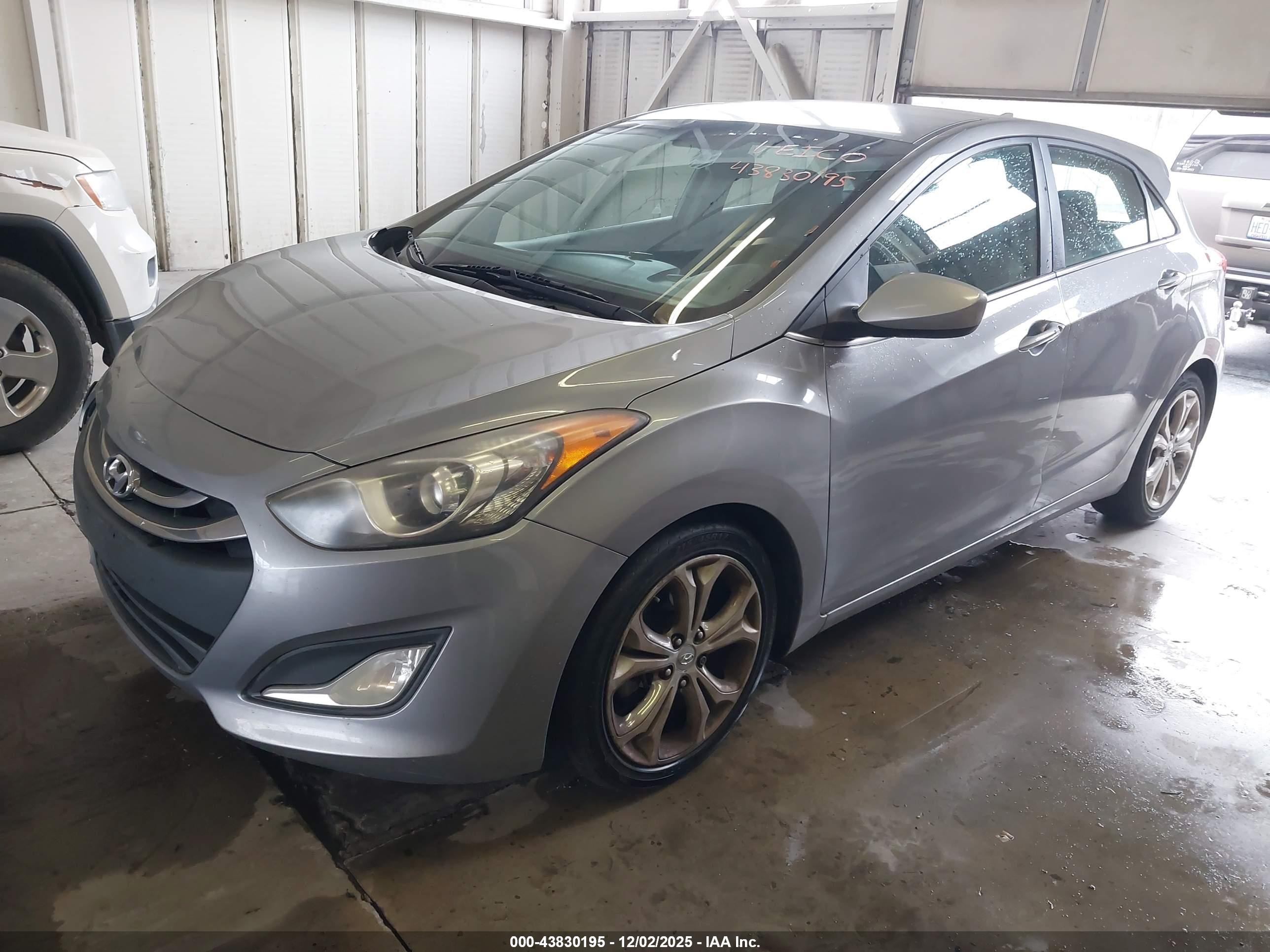 HYUNDAI ELANTRA image 2