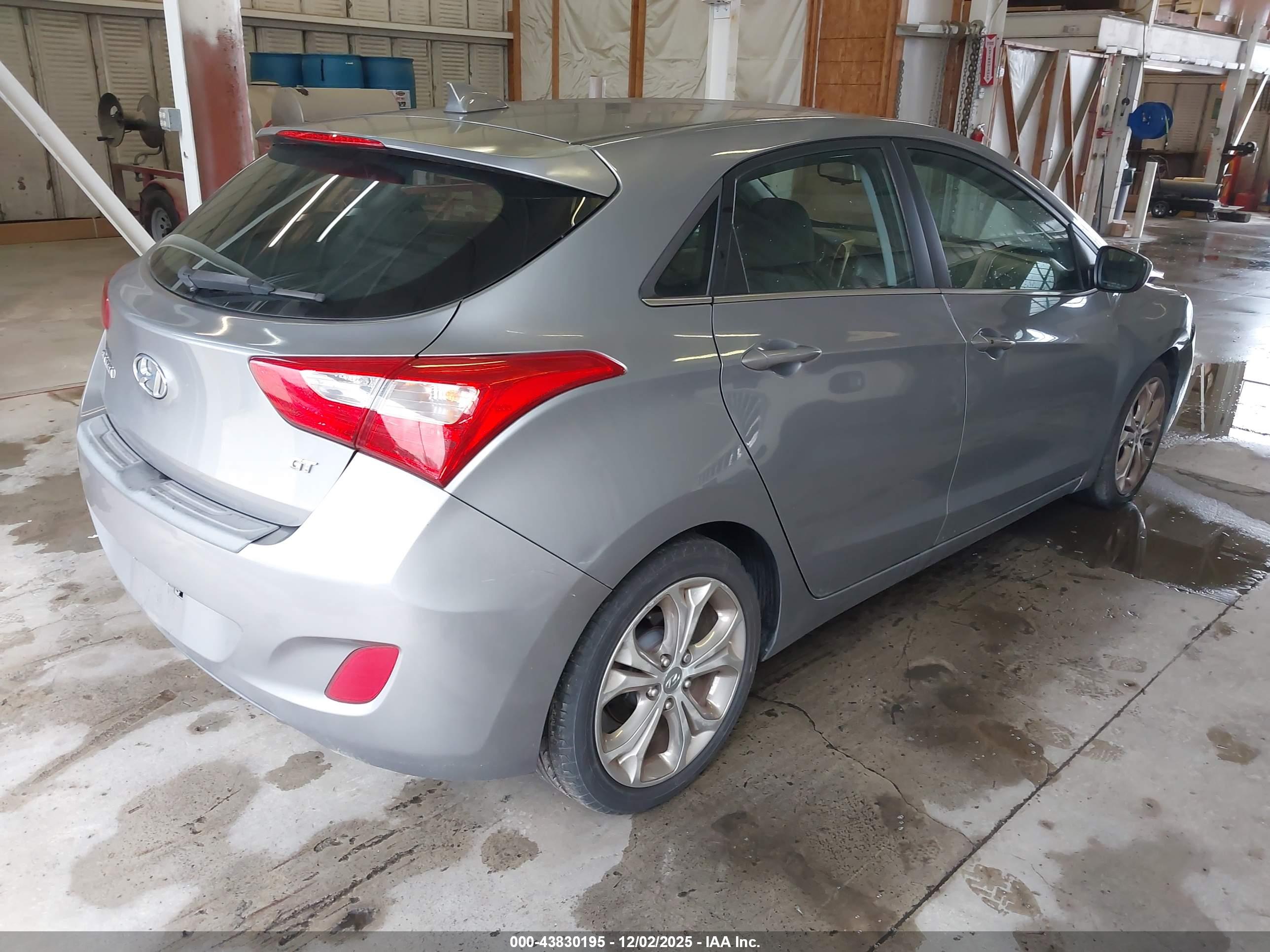 HYUNDAI ELANTRA image 4