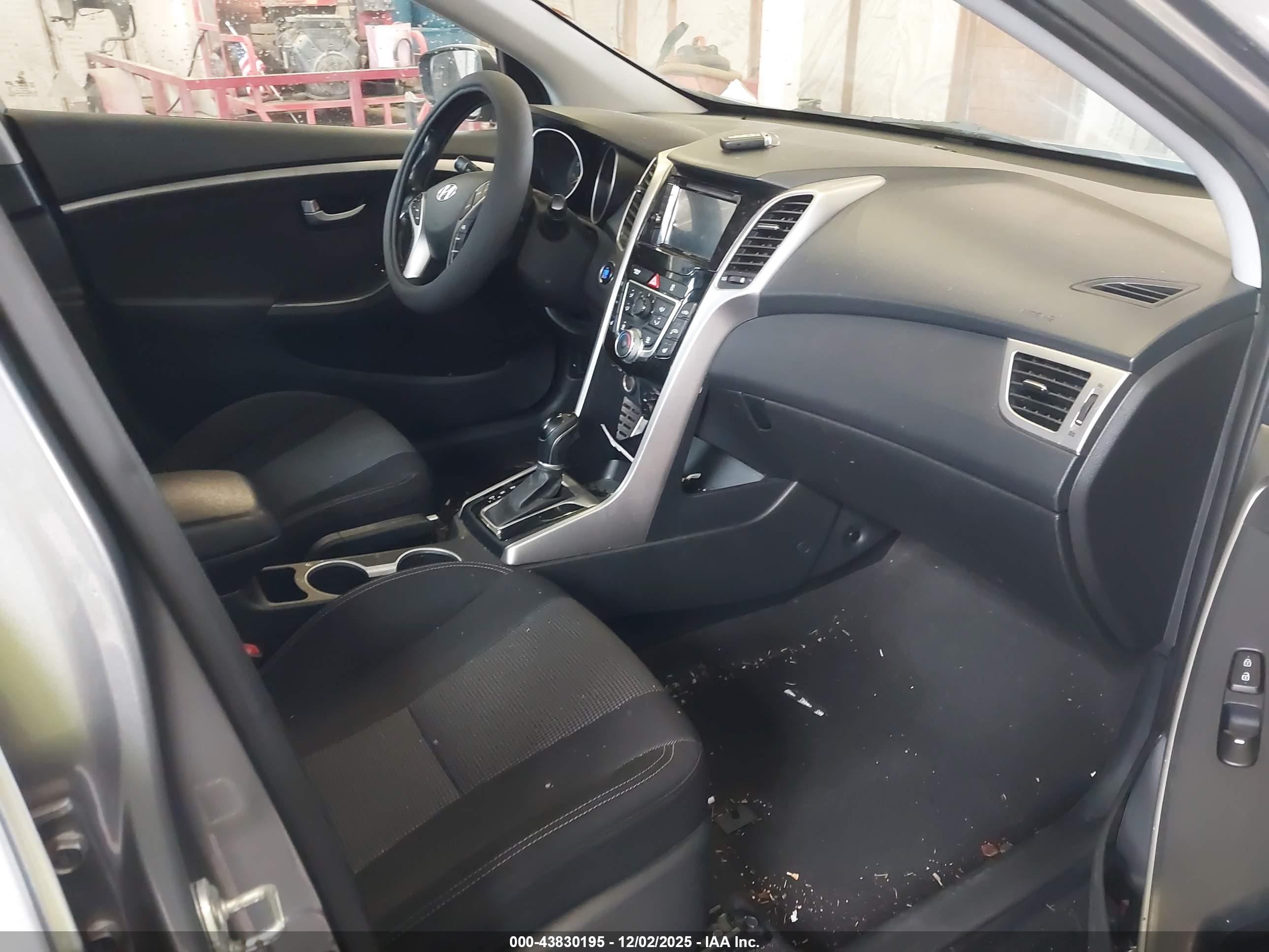 HYUNDAI ELANTRA image 5