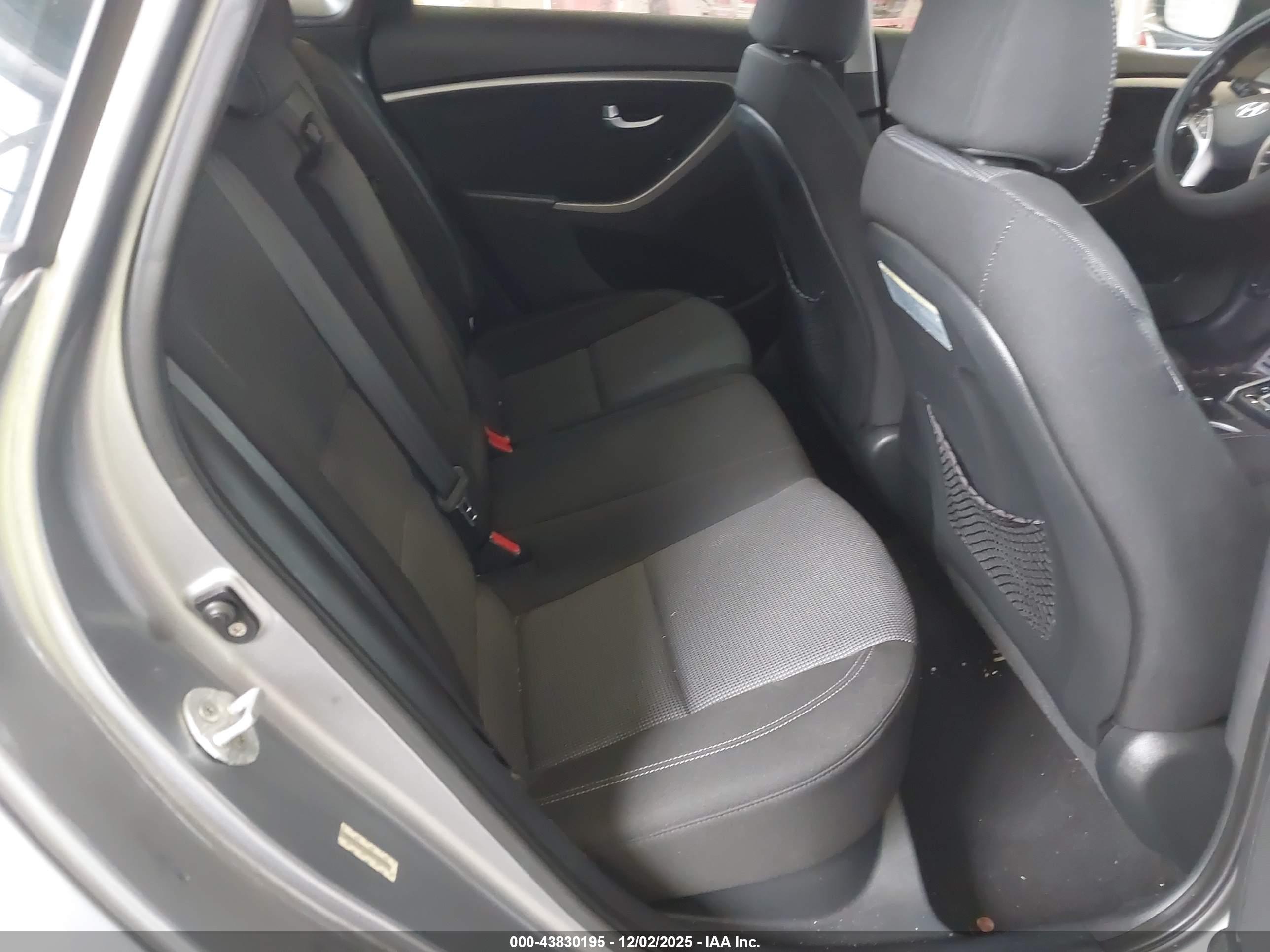 HYUNDAI ELANTRA image 8
