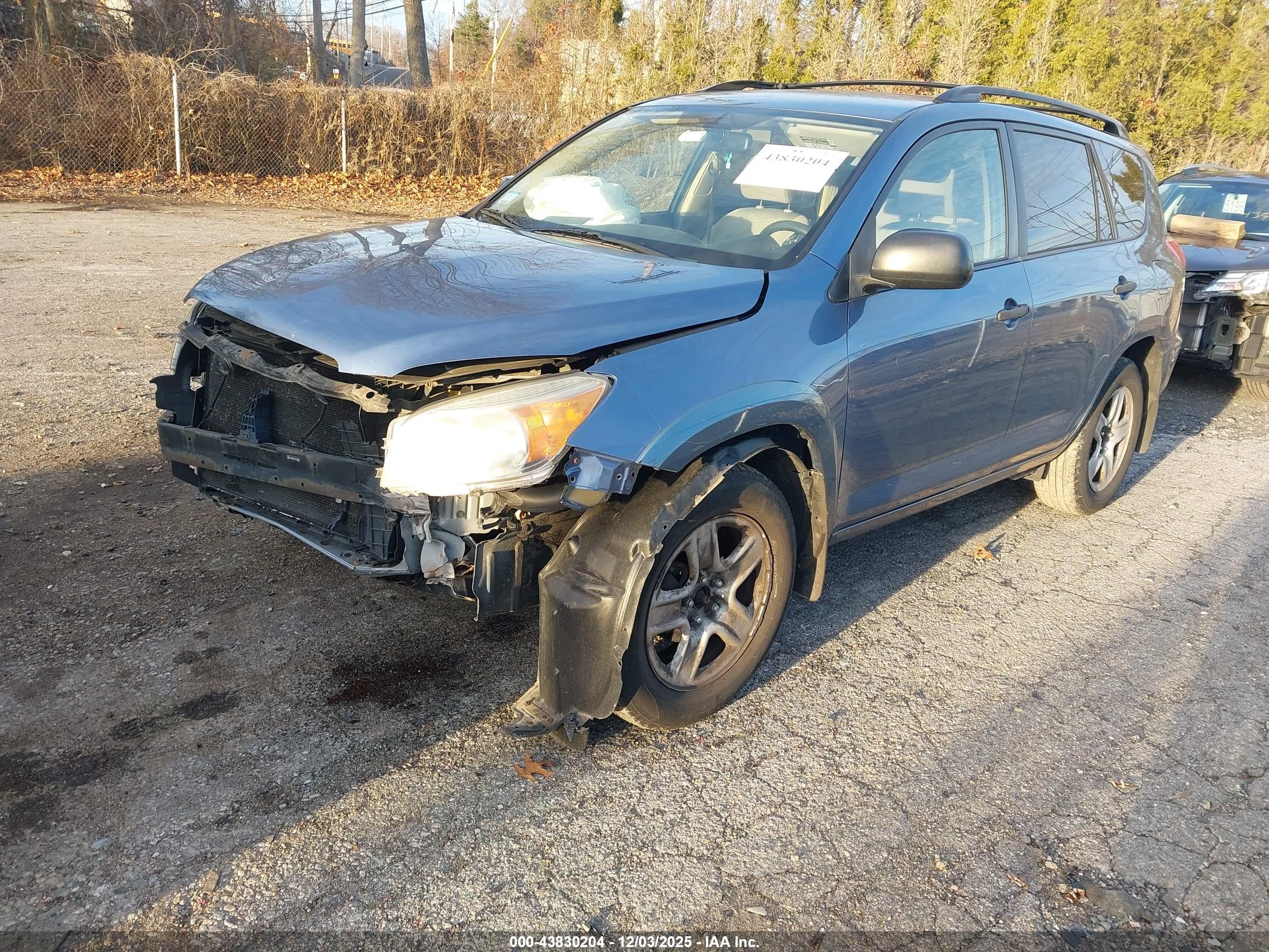 TOYOTA RAV4 image 2
