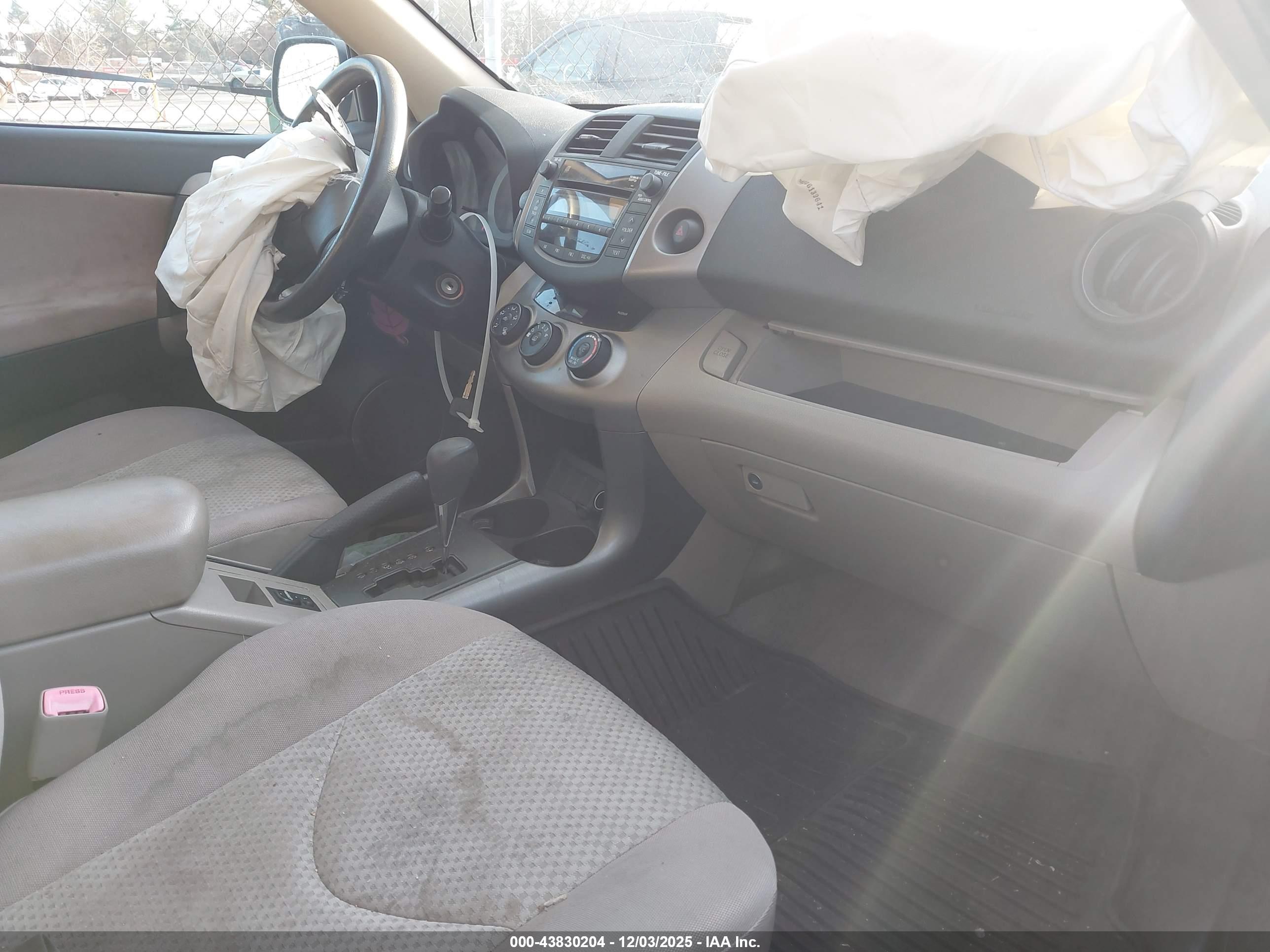 TOYOTA RAV4 image 5