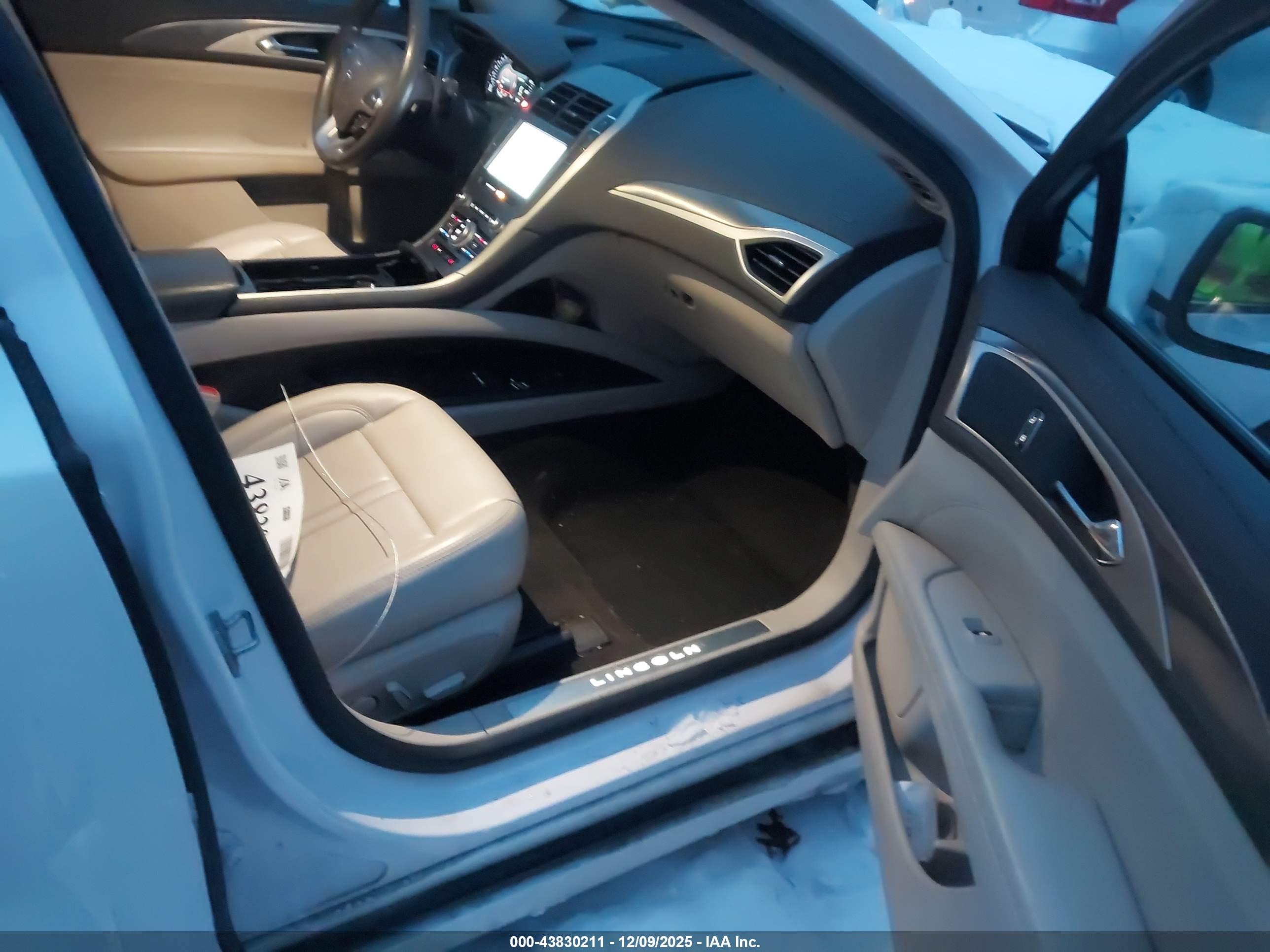 LINCOLN MKZ image 5