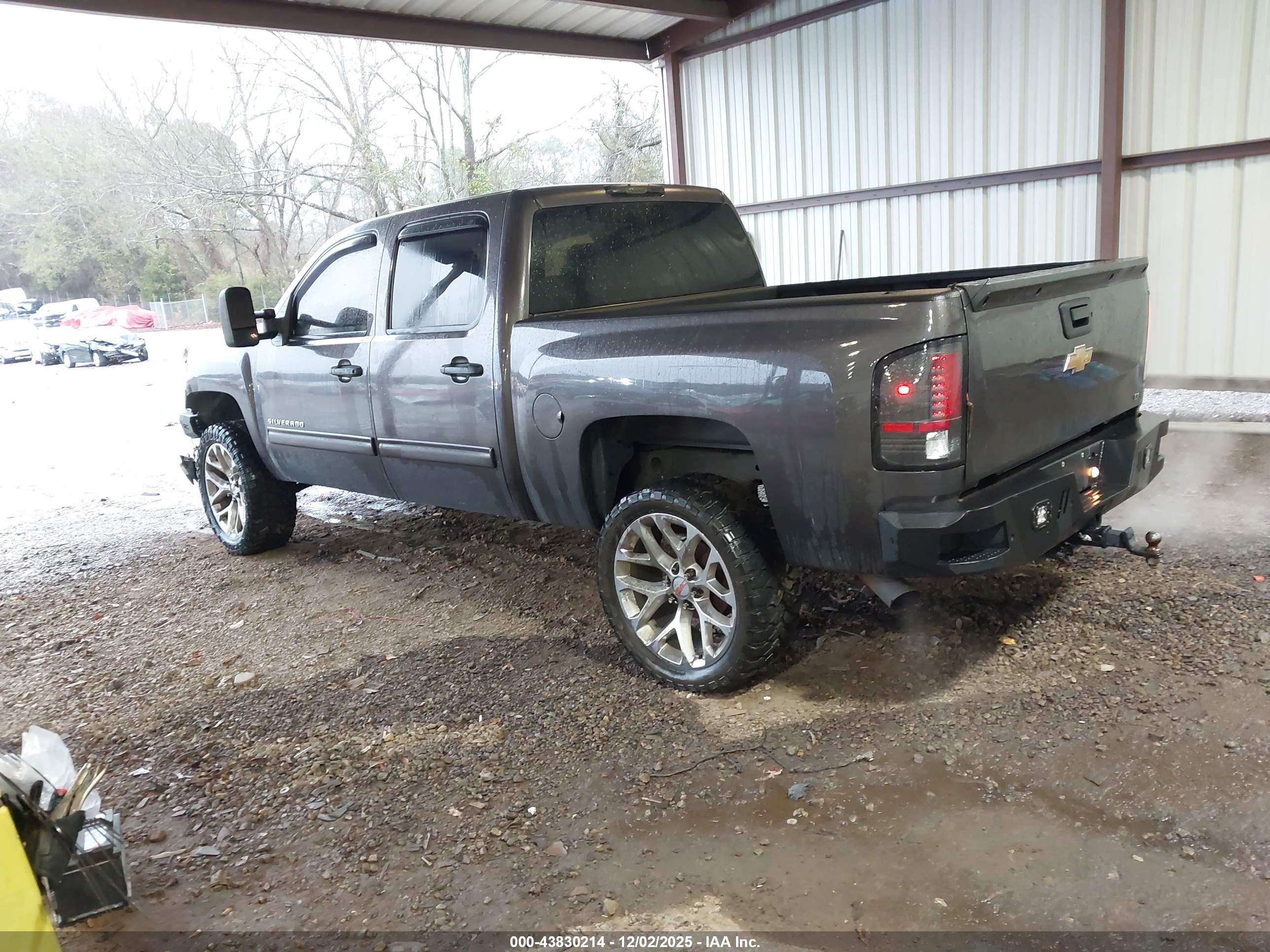 CHEVROLET SILVERADO image 3