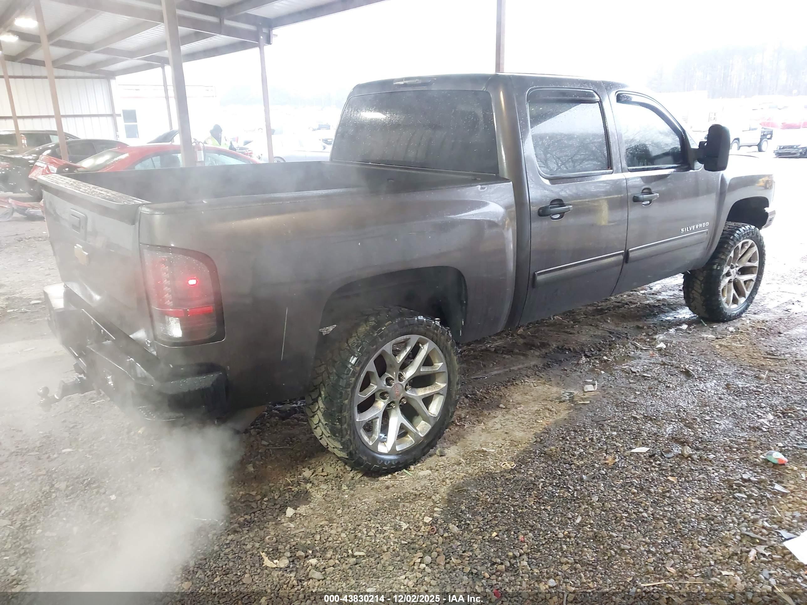 CHEVROLET SILVERADO image 4